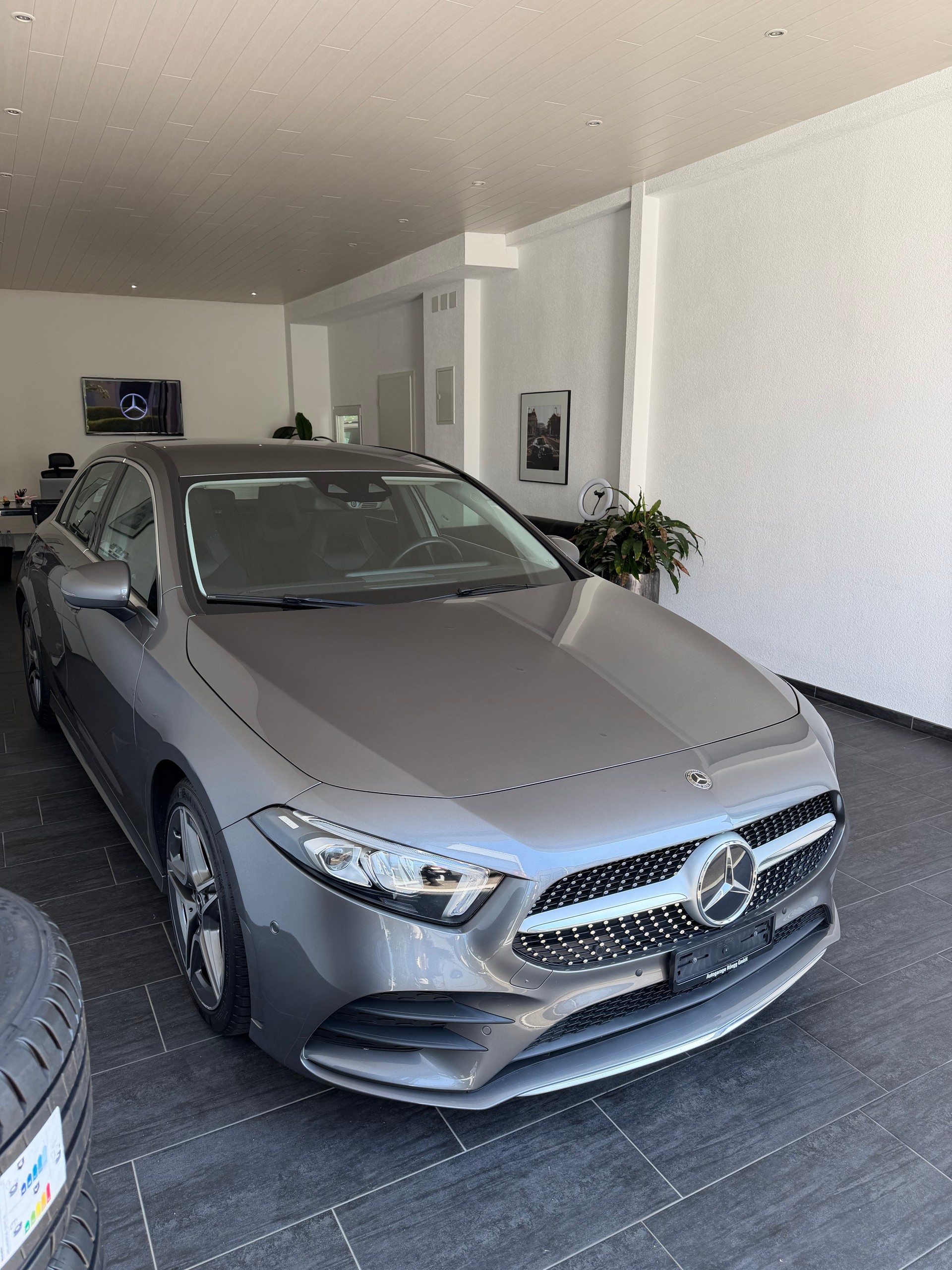 MERCEDES-BENZ A 180 AMG Line 7G-DCT-image-3