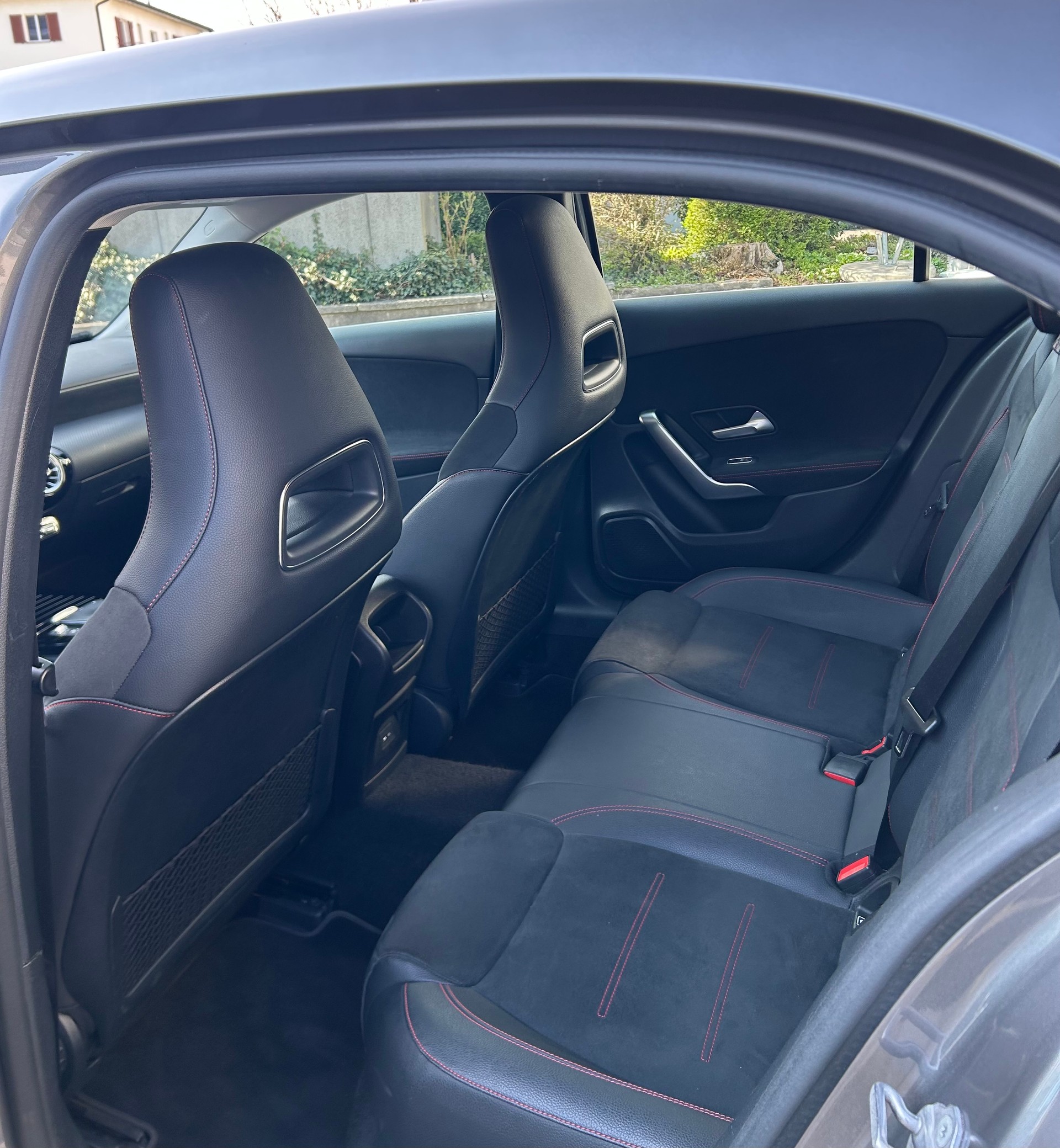 MERCEDES-BENZ A 180 AMG Line 7G-DCT-image-8