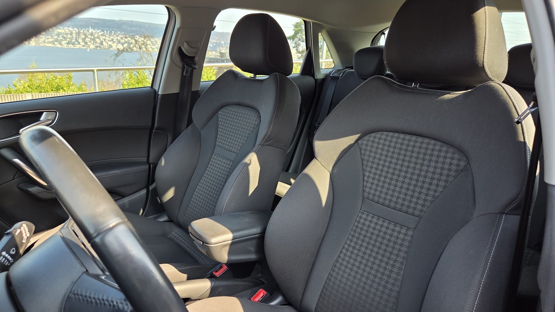 AUDI A1 Sportback 1.4 TFSI Ambition S-tronic-image-5