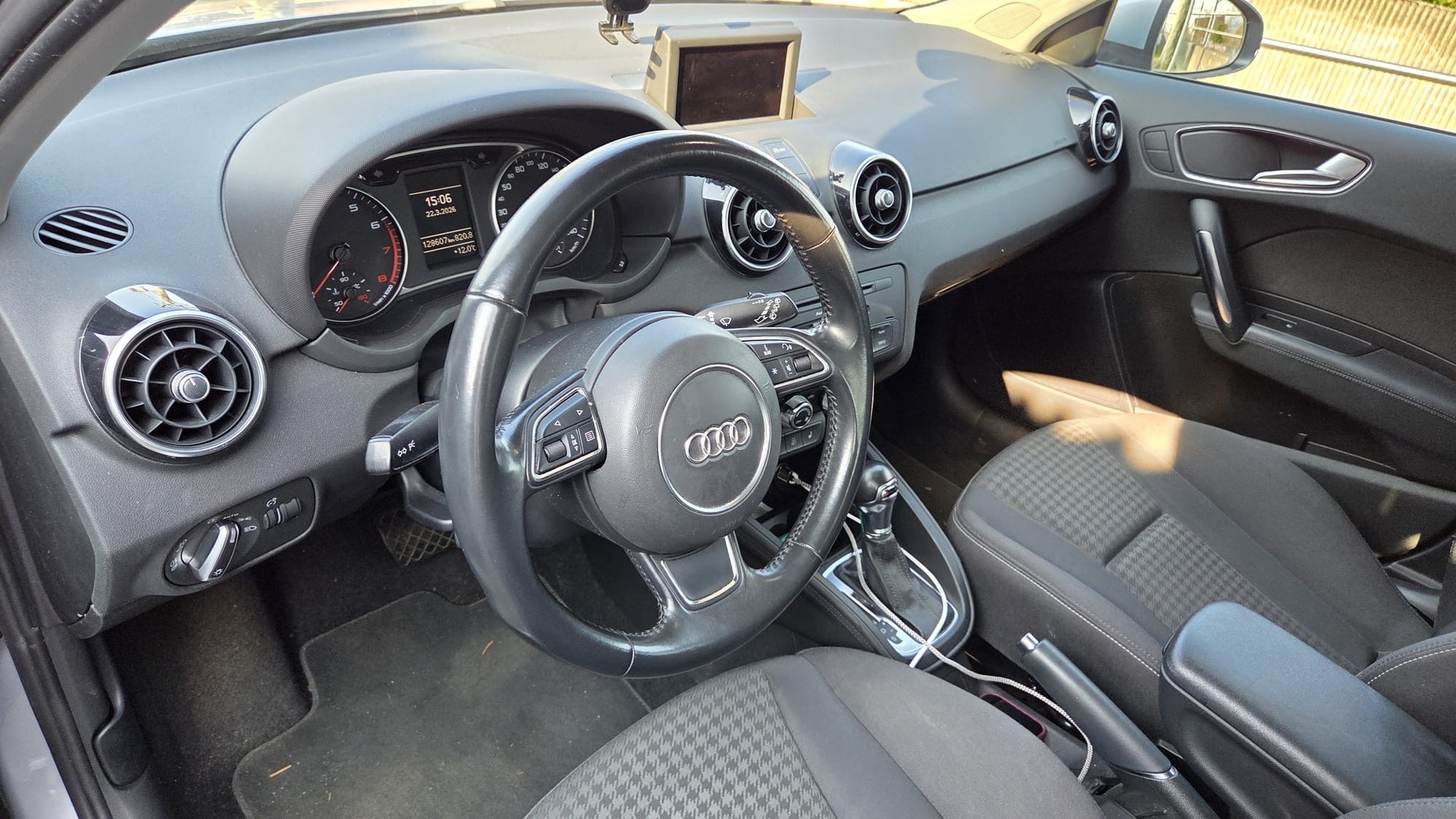 AUDI A1 Sportback 1.4 TFSI Ambition S-tronic-image-4