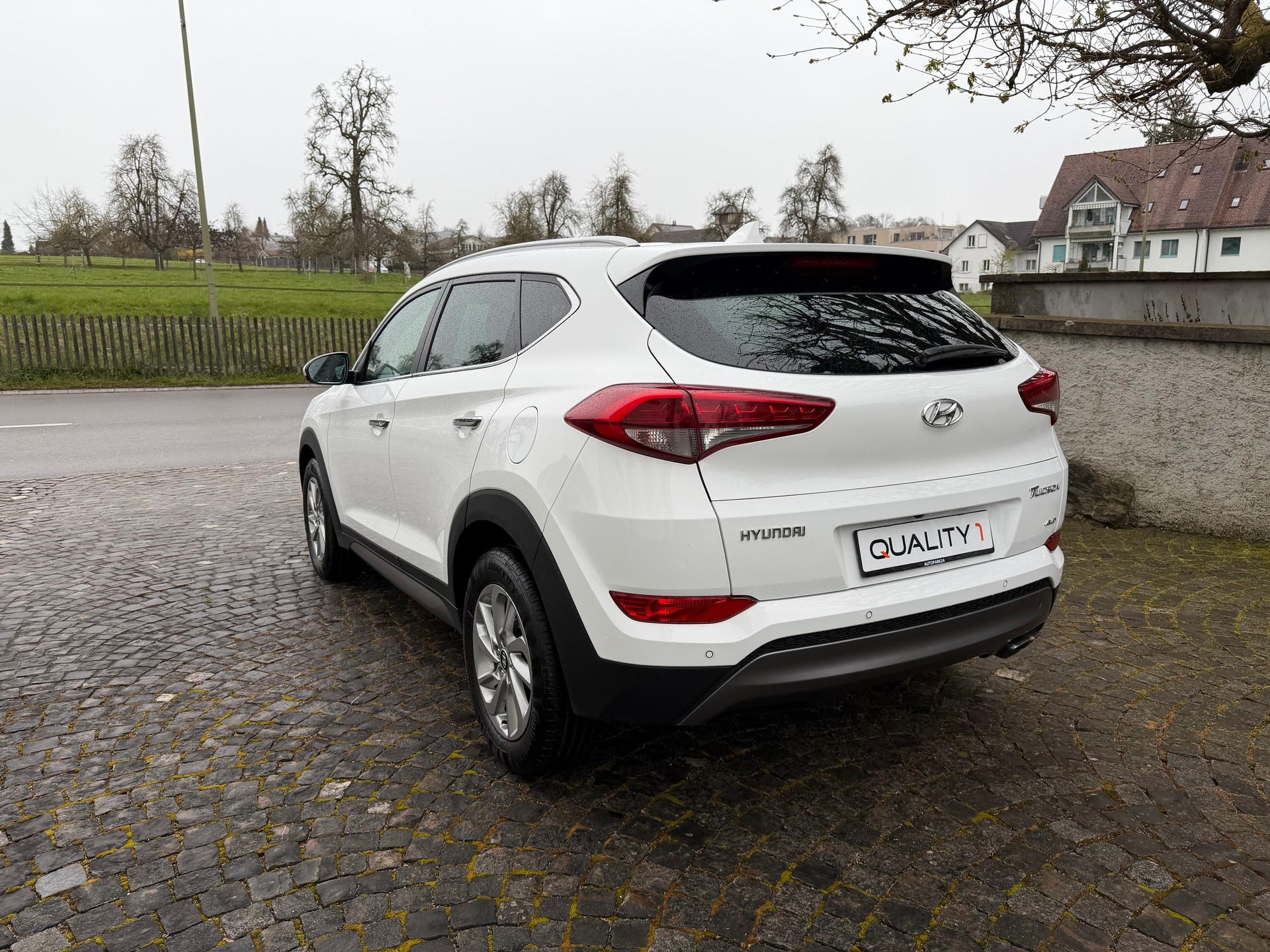 HYUNDAI Tucson 2.0 CRDI Plena 4WD Automatic / 1 Hand /Frisch ab MFK /Frisch ab Service / 36 Monate Garantie exkl. /8 Fach /Navi /Xenon-image-6