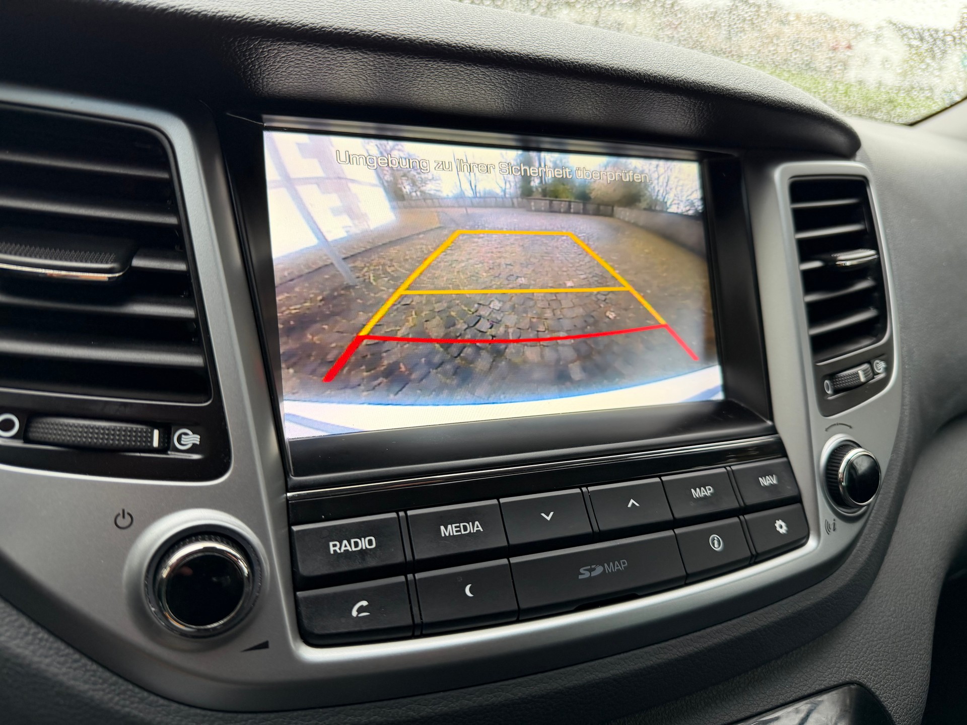 HYUNDAI Tucson 2.0 CRDI Plena 4WD Automatic / 1 Hand /Frisch ab MFK /Frisch ab Service / 36 Monate Garantie exkl. /8 Fach /Navi /Xenon-image-14