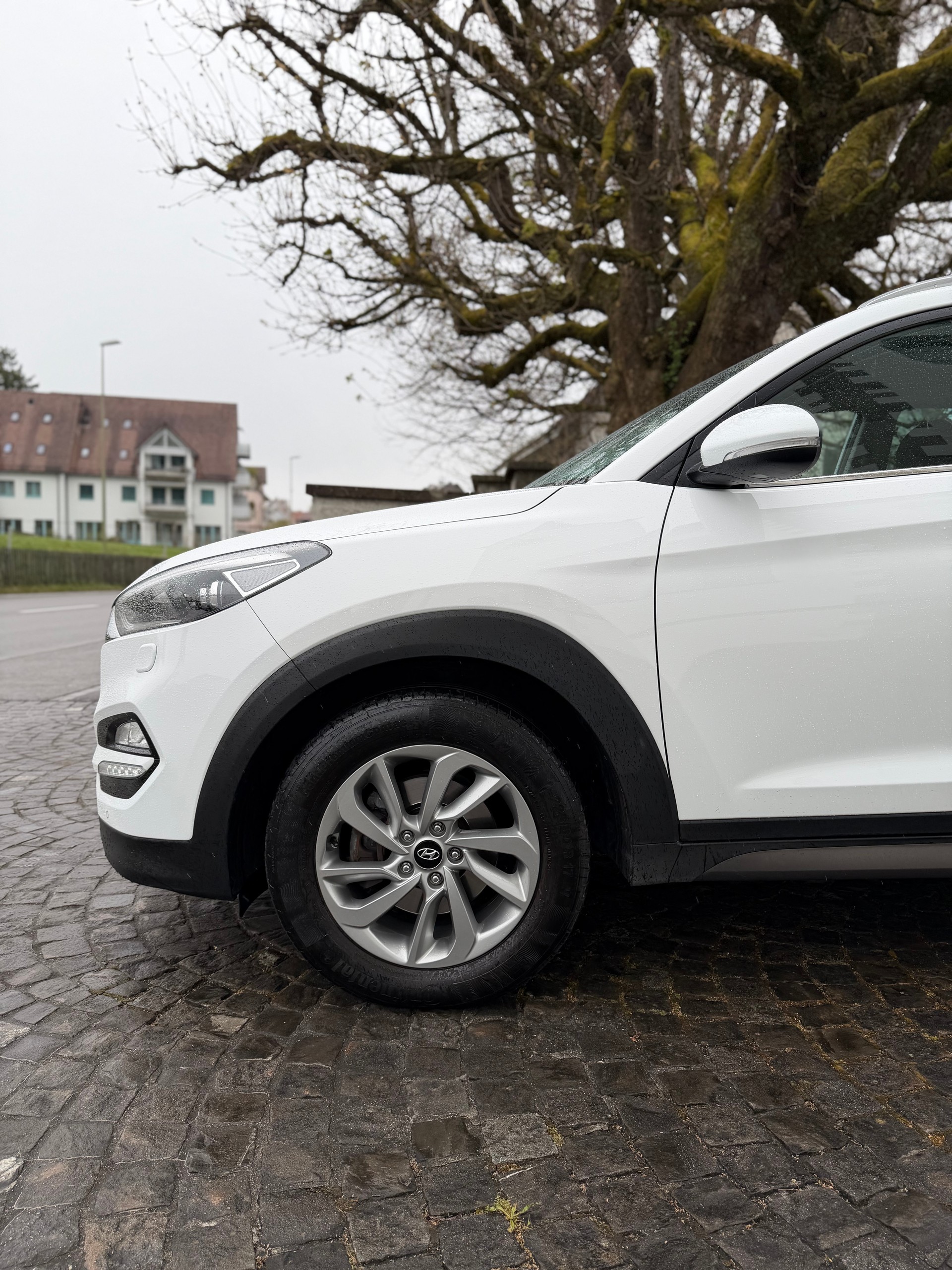 HYUNDAI Tucson 2.0 CRDI Plena 4WD Automatic / 1 Hand /Frisch ab MFK /Frisch ab Service / 36 Monate Garantie exkl. /8 Fach /Navi /Xenon-image-8