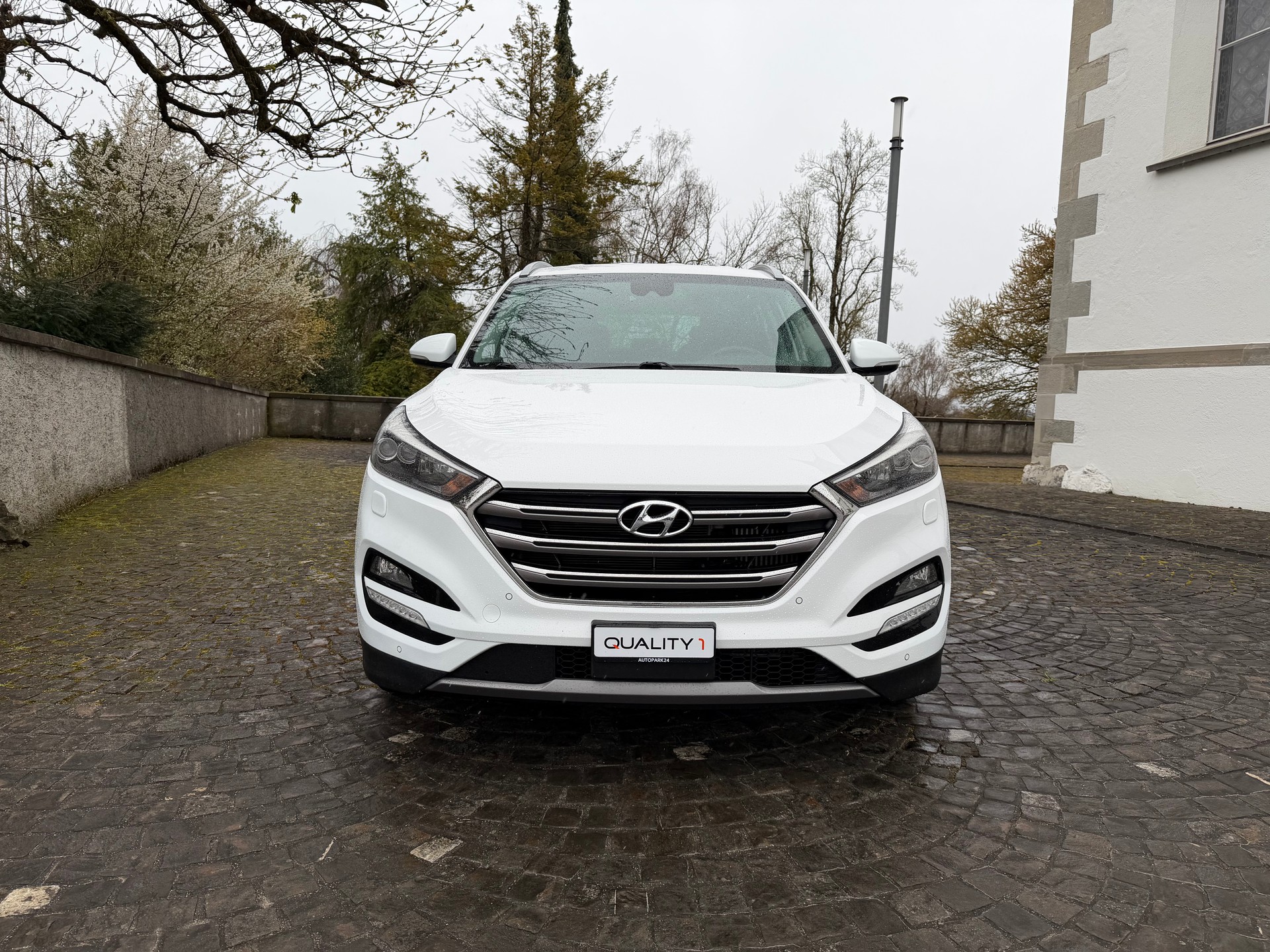 HYUNDAI Tucson 2.0 CRDI Plena 4WD Automatic / 1 Hand /Frisch ab MFK /Frisch ab Service / 36 Monate Garantie exkl. /8 Fach /Navi /Xenon-image-1