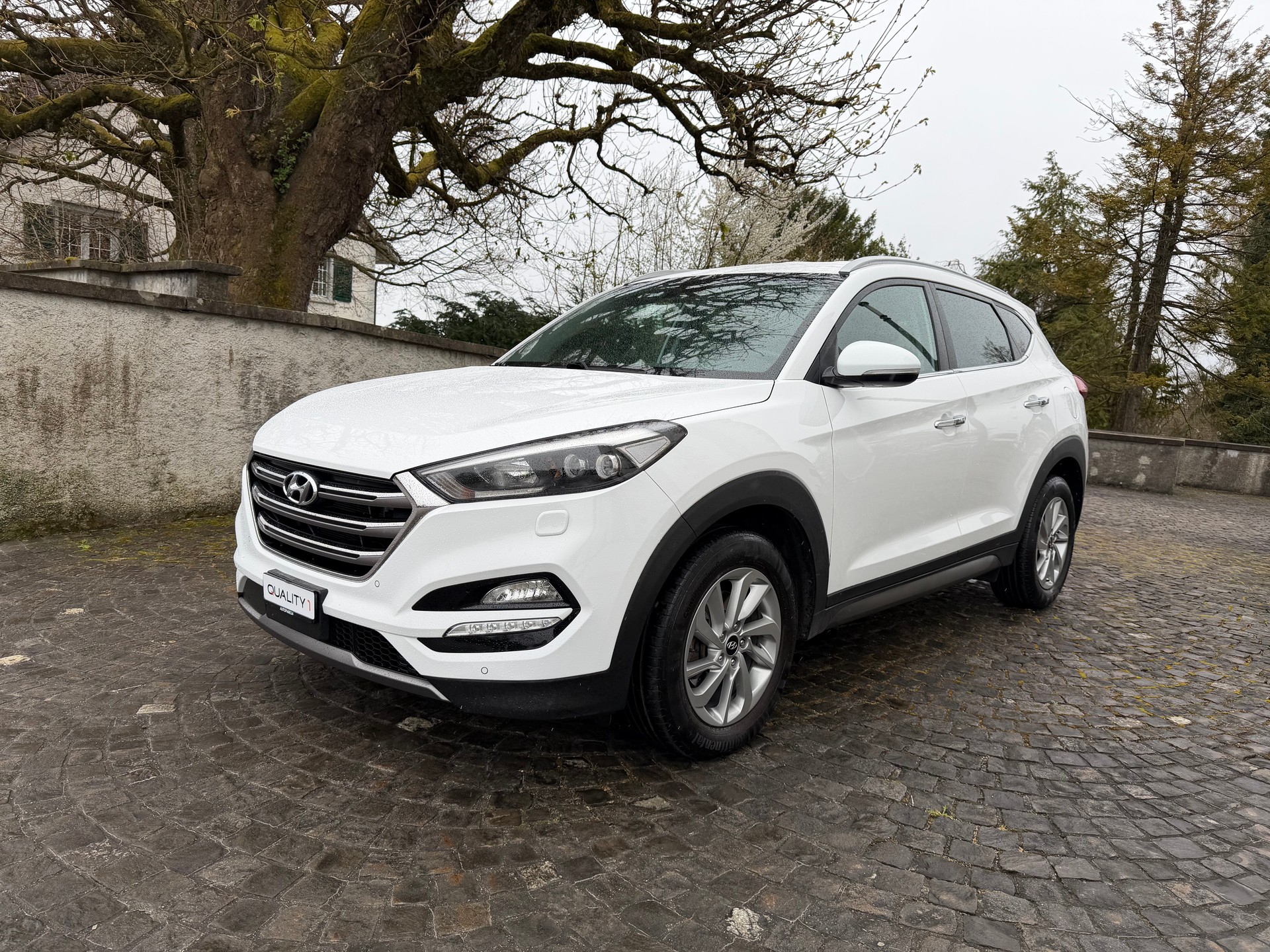 HYUNDAI Tucson 2.0 CRDI Plena 4WD Automatic / 1 Hand /Frisch ab MFK /Frisch ab Service / 36 Monate Garantie exkl. /8 Fach /Navi /Xenon-image-0