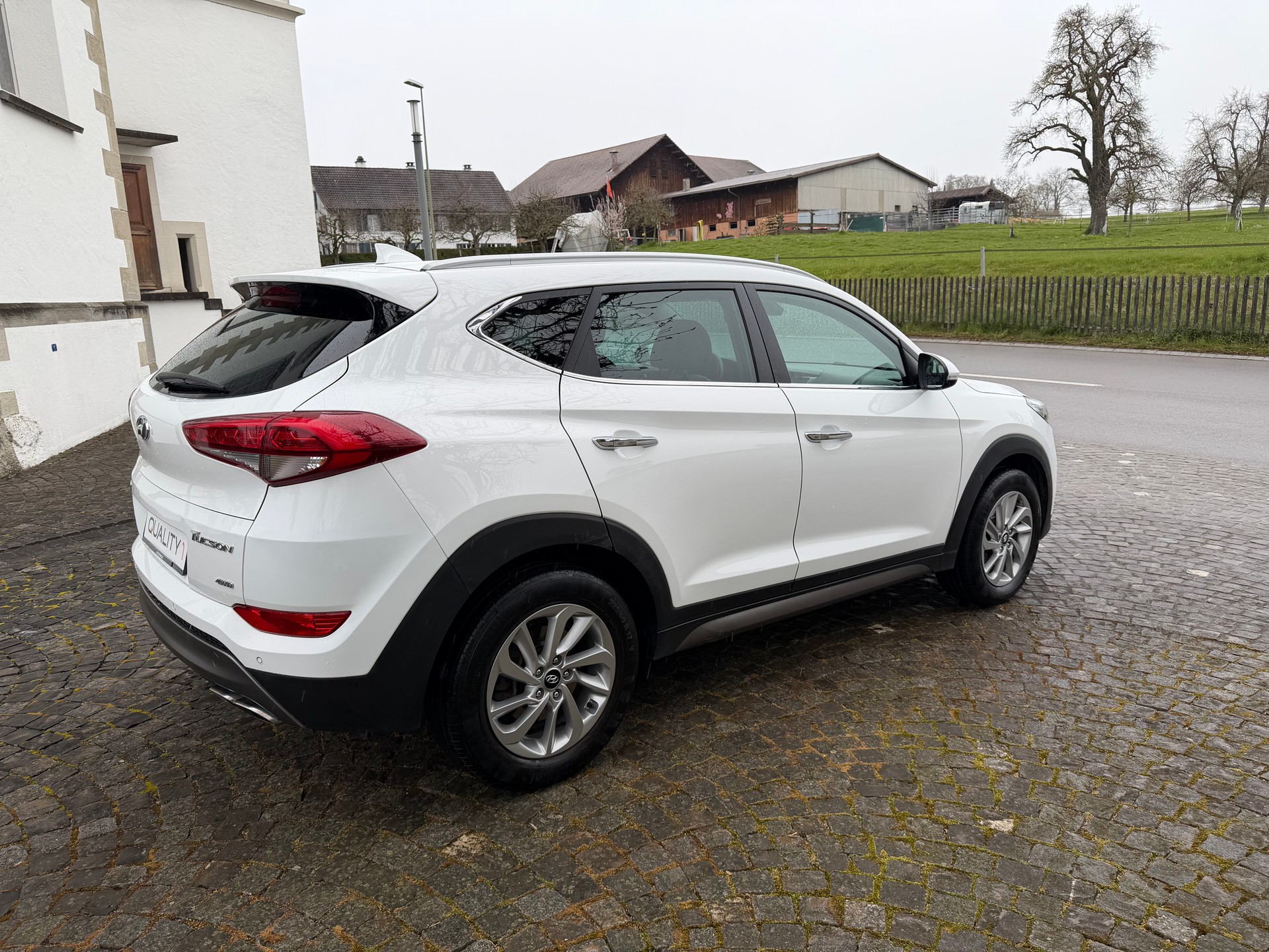 HYUNDAI Tucson 2.0 CRDI Plena 4WD Automatic / 1 Hand /Frisch ab MFK /Frisch ab Service / 36 Monate Garantie exkl. /8 Fach /Navi /Xenon-image-3