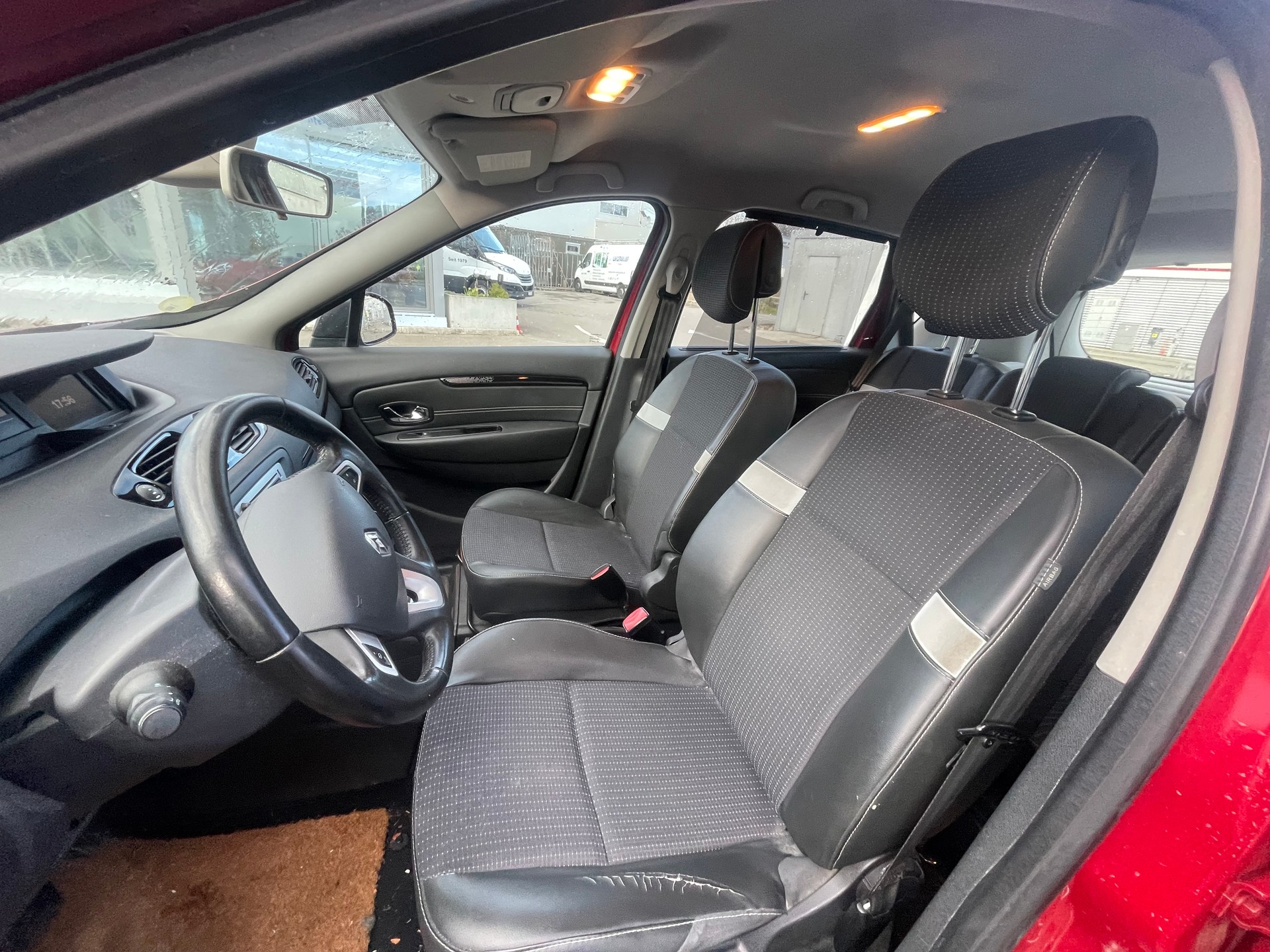 RENAULT Scénic 1.5 dCi Expression EDC-image-12