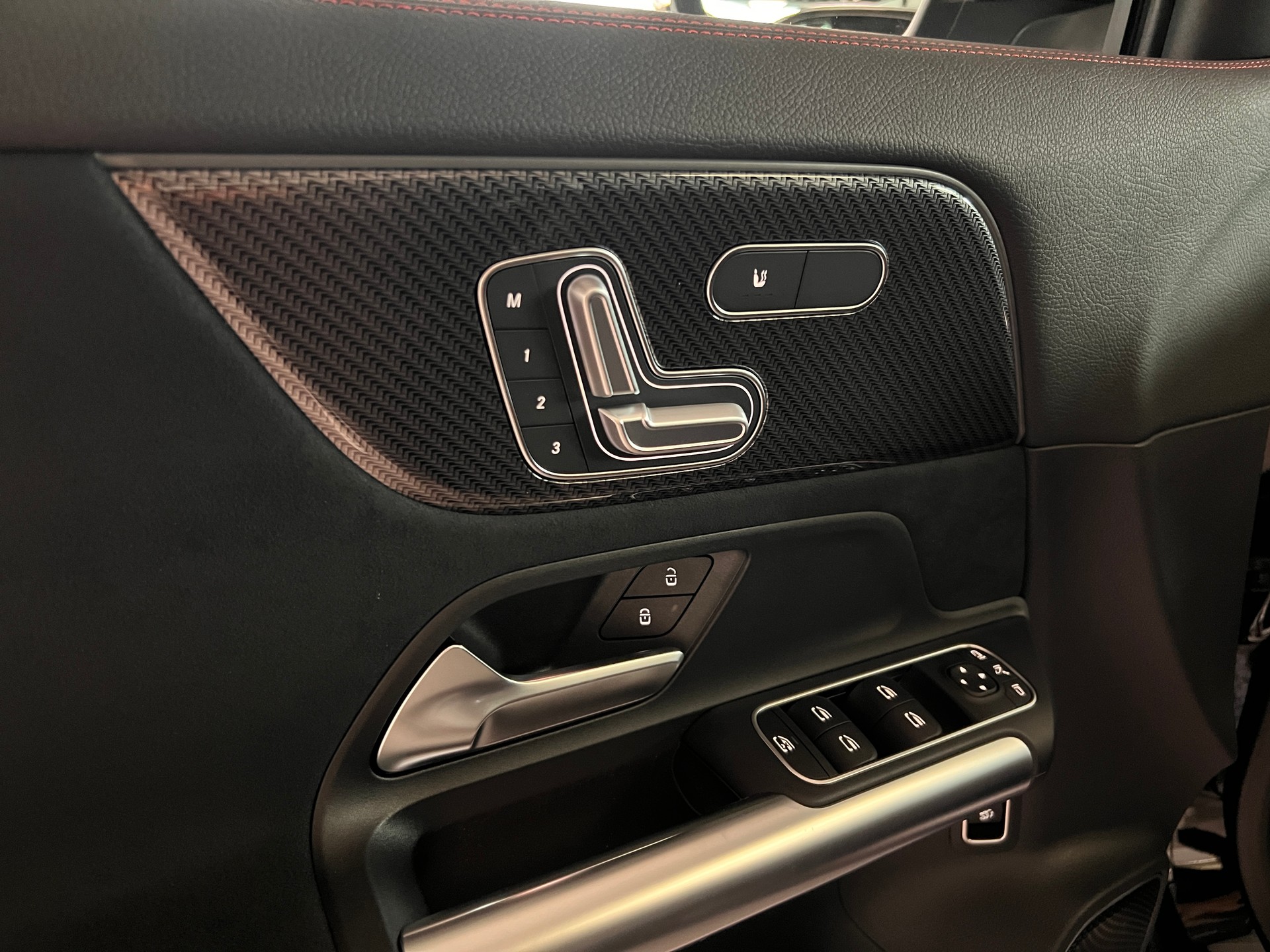MERCEDES-BENZ GLA 250 4Matic 8G-DCT Swiss Star-image-13