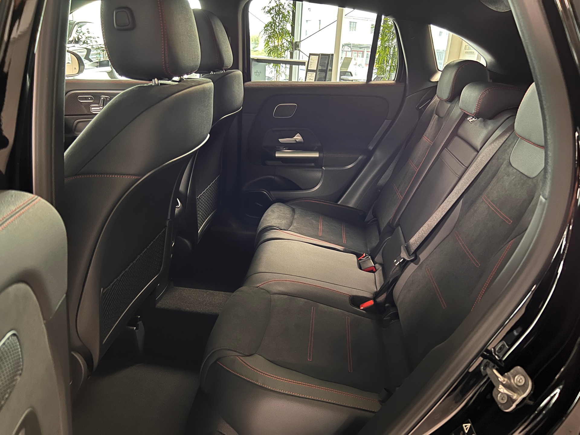 MERCEDES-BENZ GLA 250 4Matic 8G-DCT Swiss Star-image-8