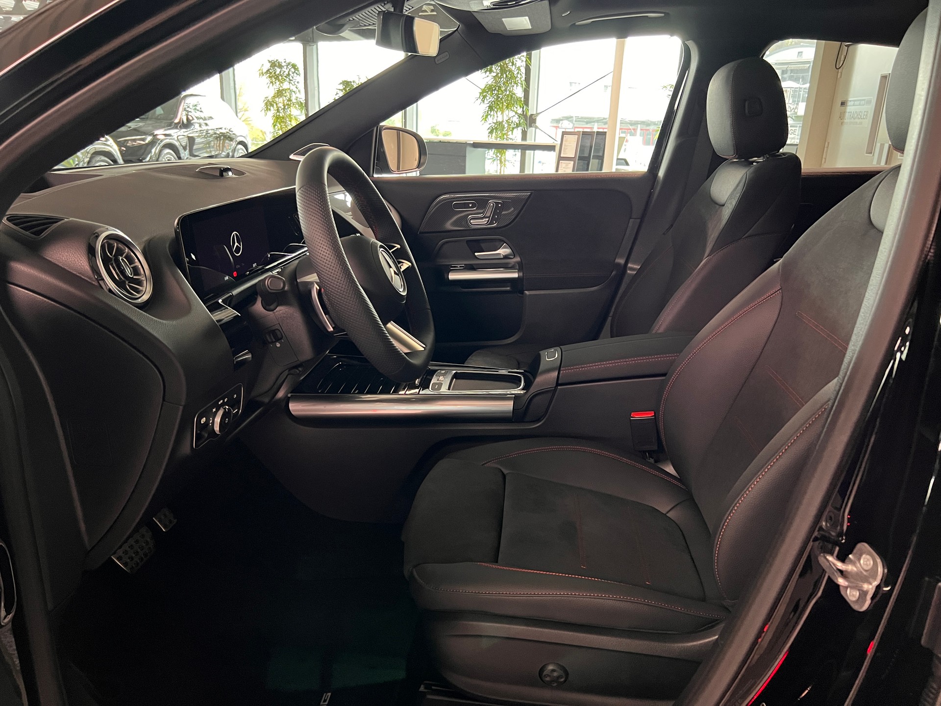 MERCEDES-BENZ GLA 250 4Matic 8G-DCT Swiss Star-image-9