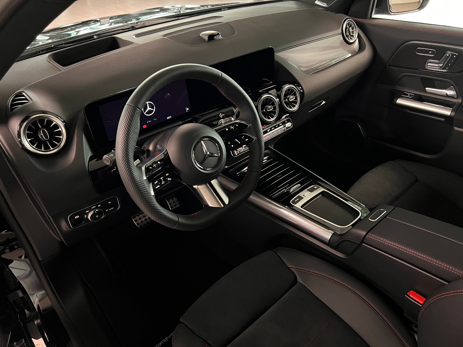 MERCEDES-BENZ GLA 250 4Matic 8G-DCT Swiss Star-image-10