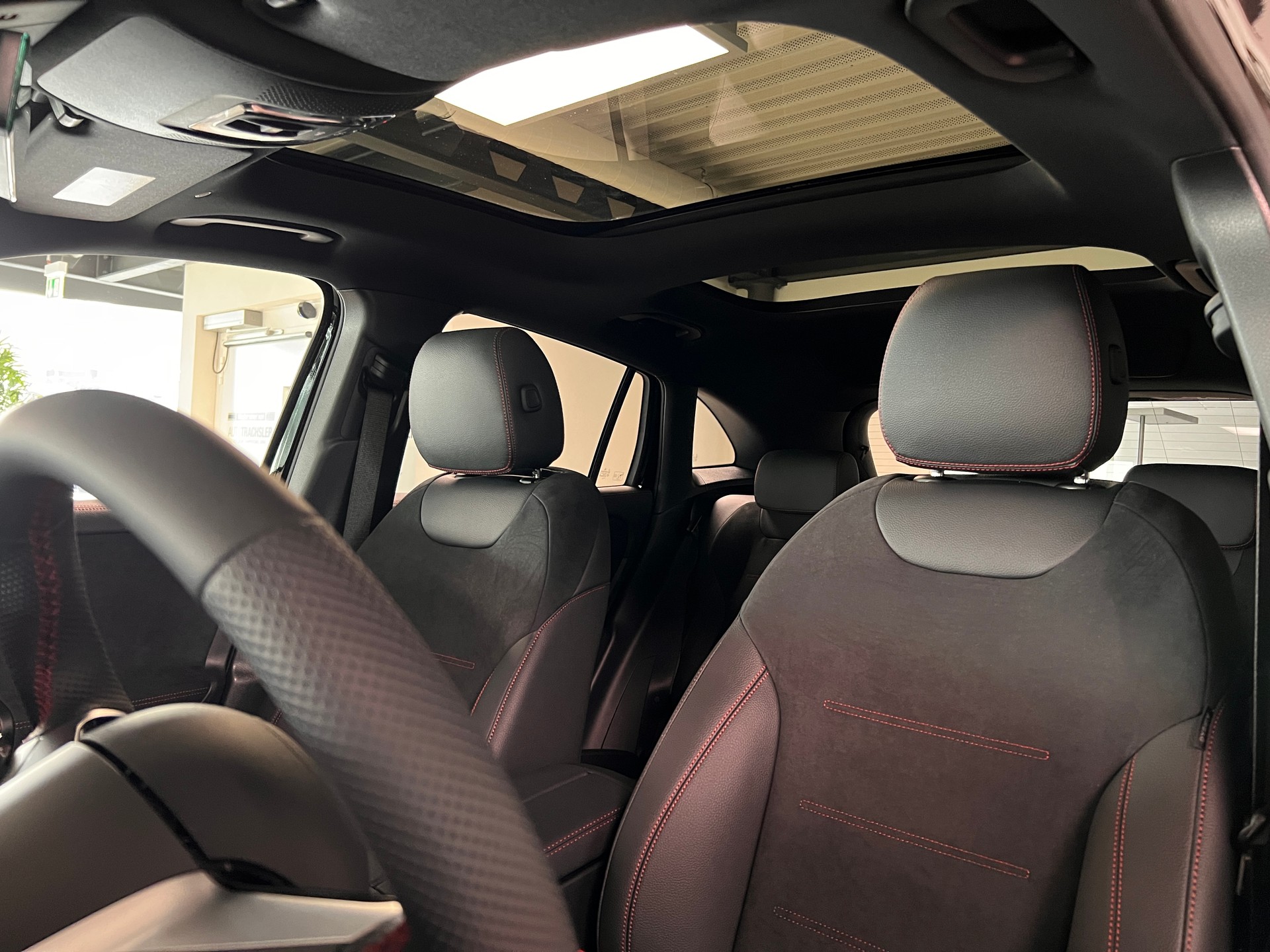 MERCEDES-BENZ GLA 250 4Matic 8G-DCT Swiss Star-image-12