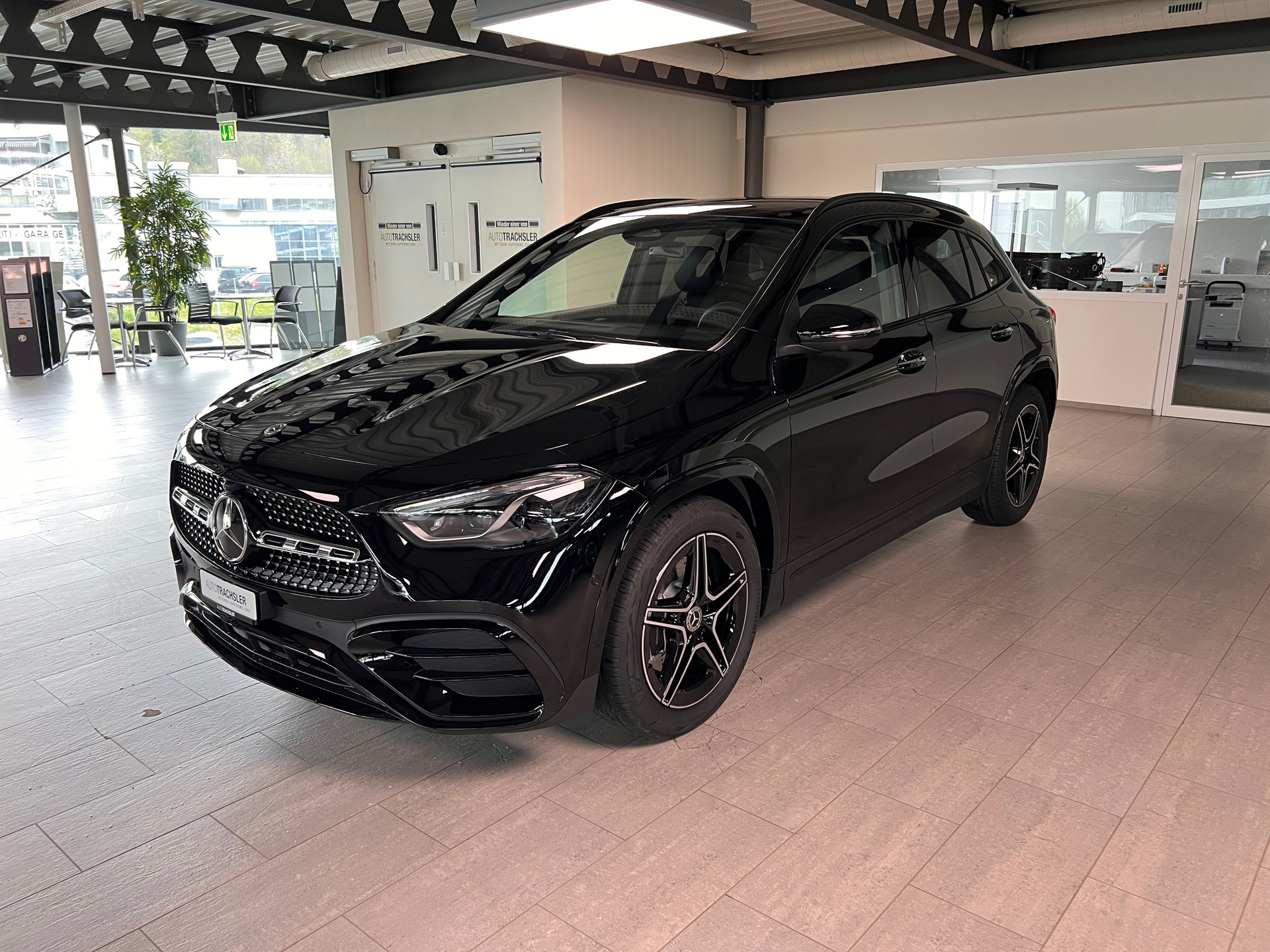 MERCEDES-BENZ GLA 250 4Matic 8G-DCT Swiss Star-image-3