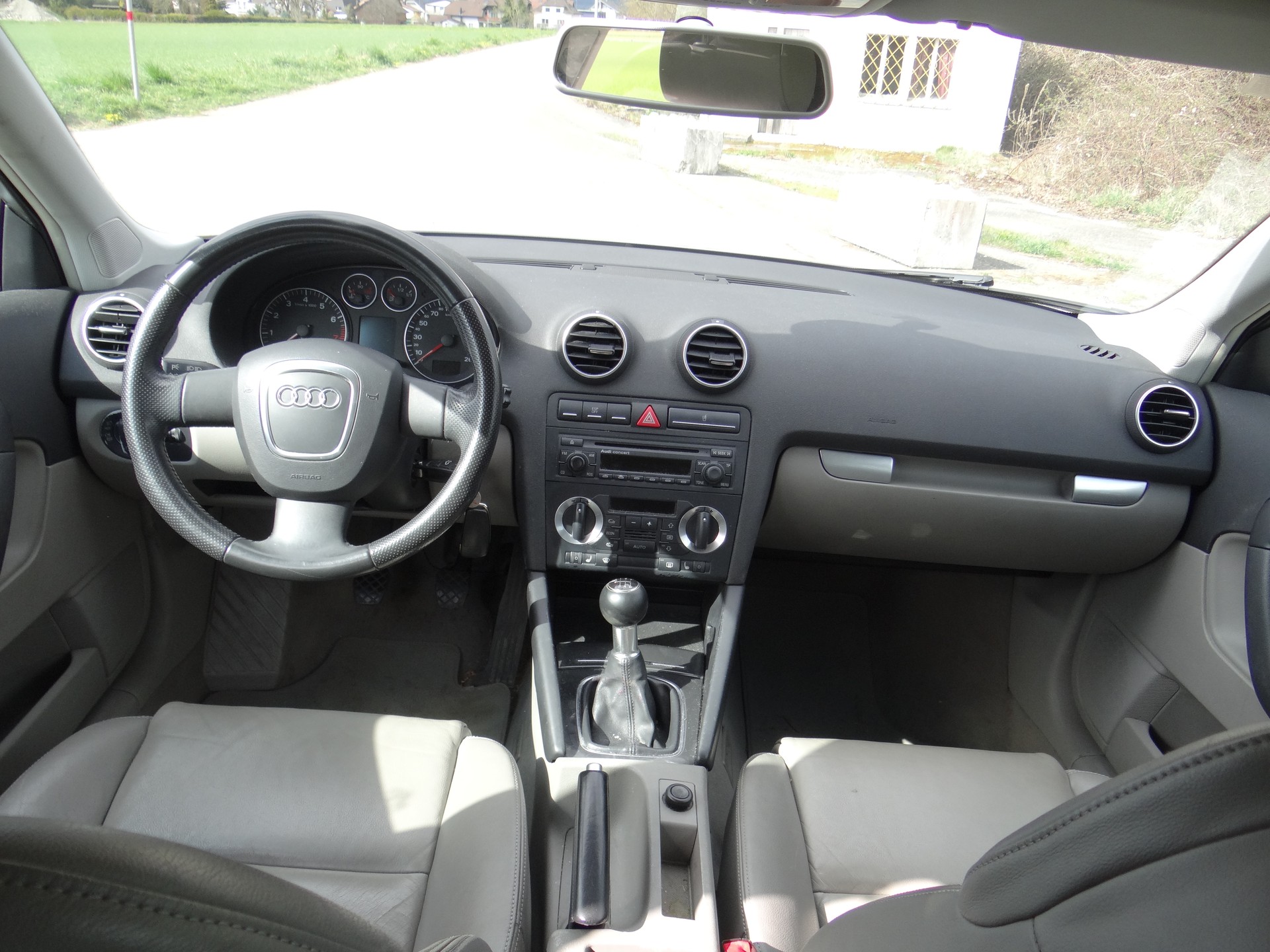 AUDI A3 Sportback 1.6 FSI Attraction-image-8