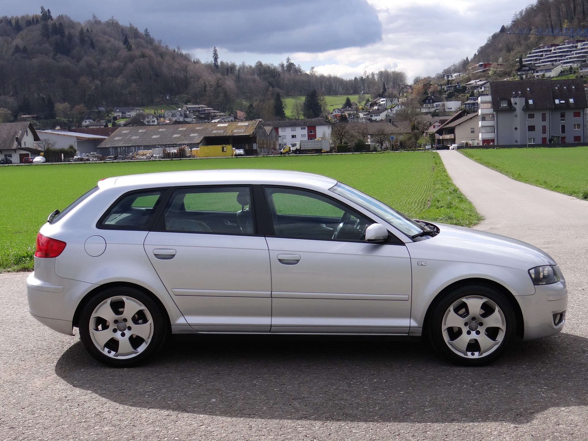 AUDI A3 Sportback 1.6 FSI Attraction-image-4