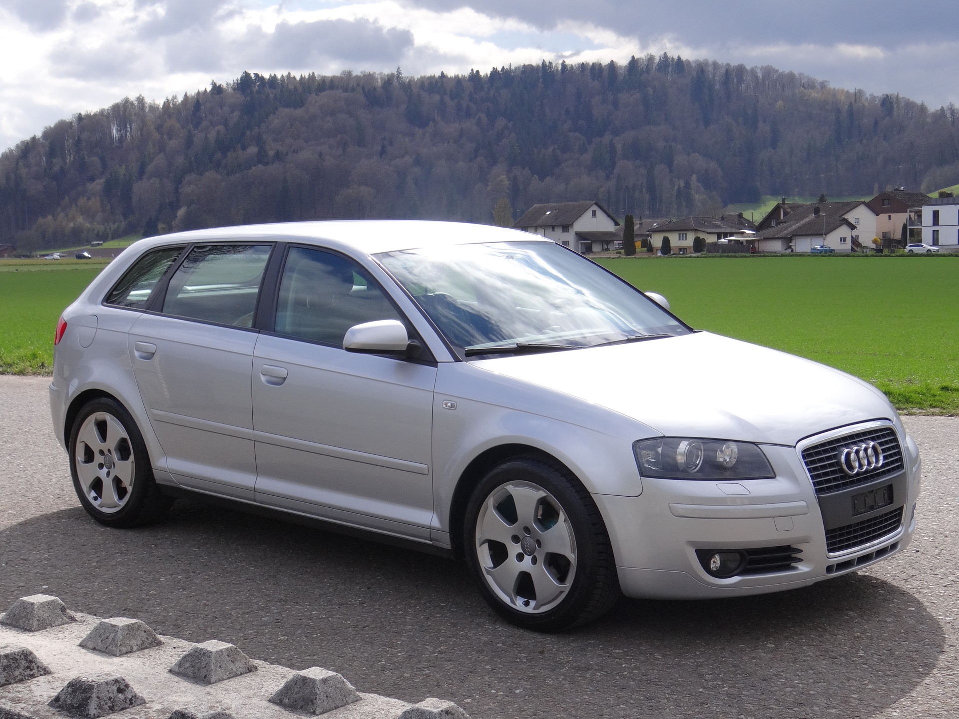 AUDI A3 Sportback 1.6 FSI Attraction-image-3