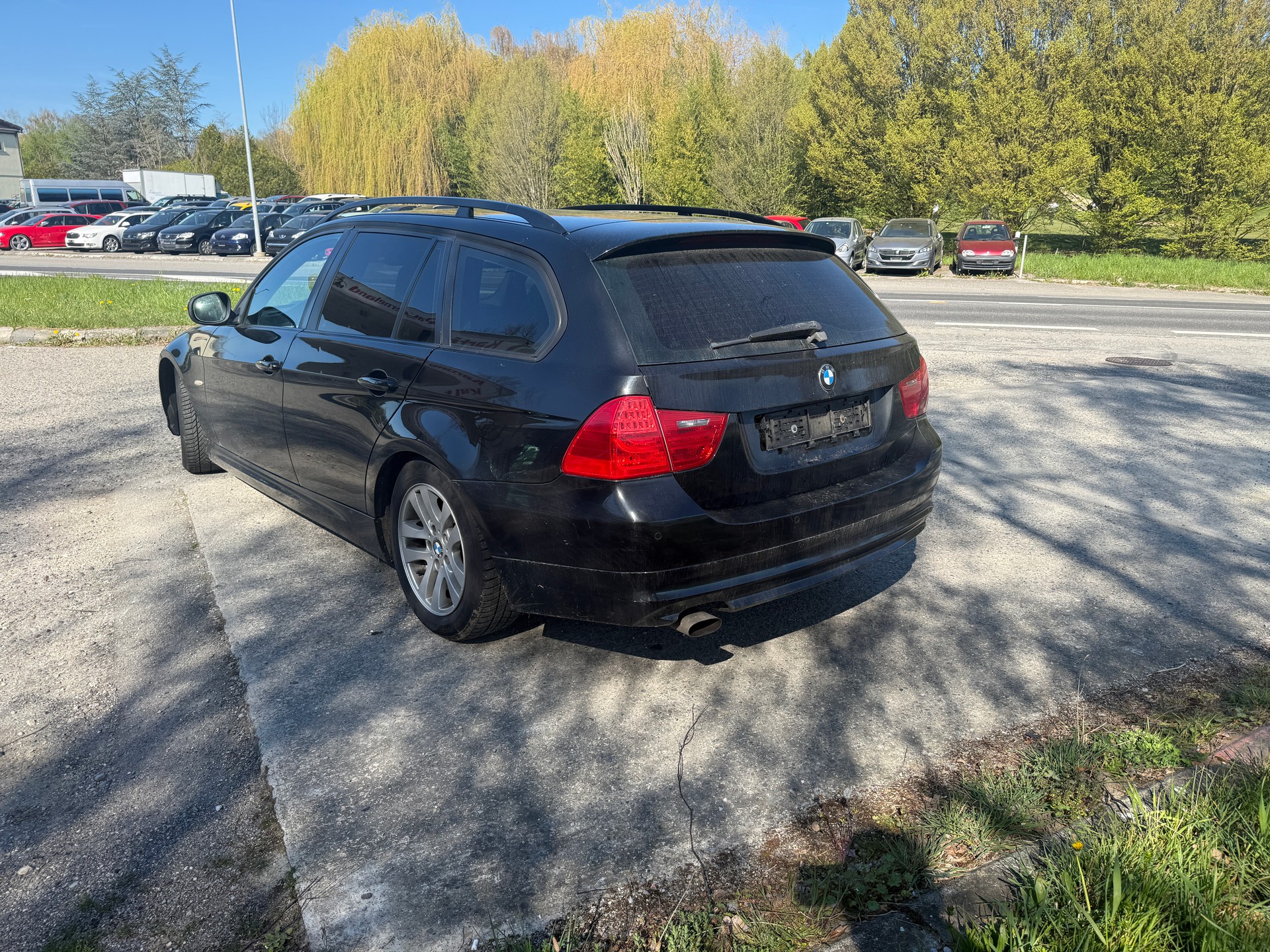 BMW 318i Touring Dynamic Edition Steptronic-image-4