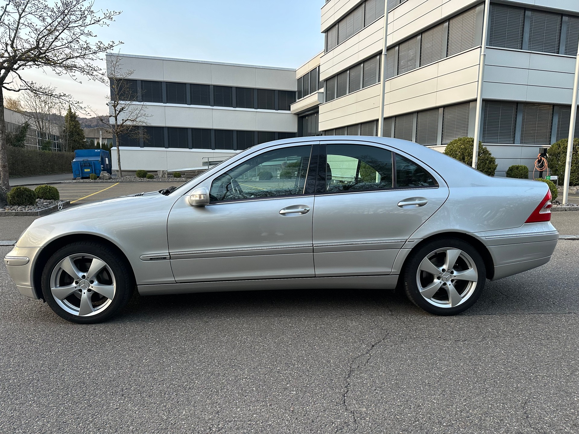 MERCEDES-BENZ C 240 Elégance 4Matic Automatic-image-6
