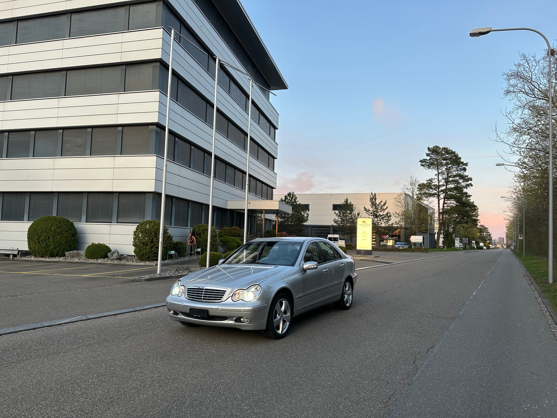 MERCEDES-BENZ C 240 Elégance 4Matic Automatic-image-12