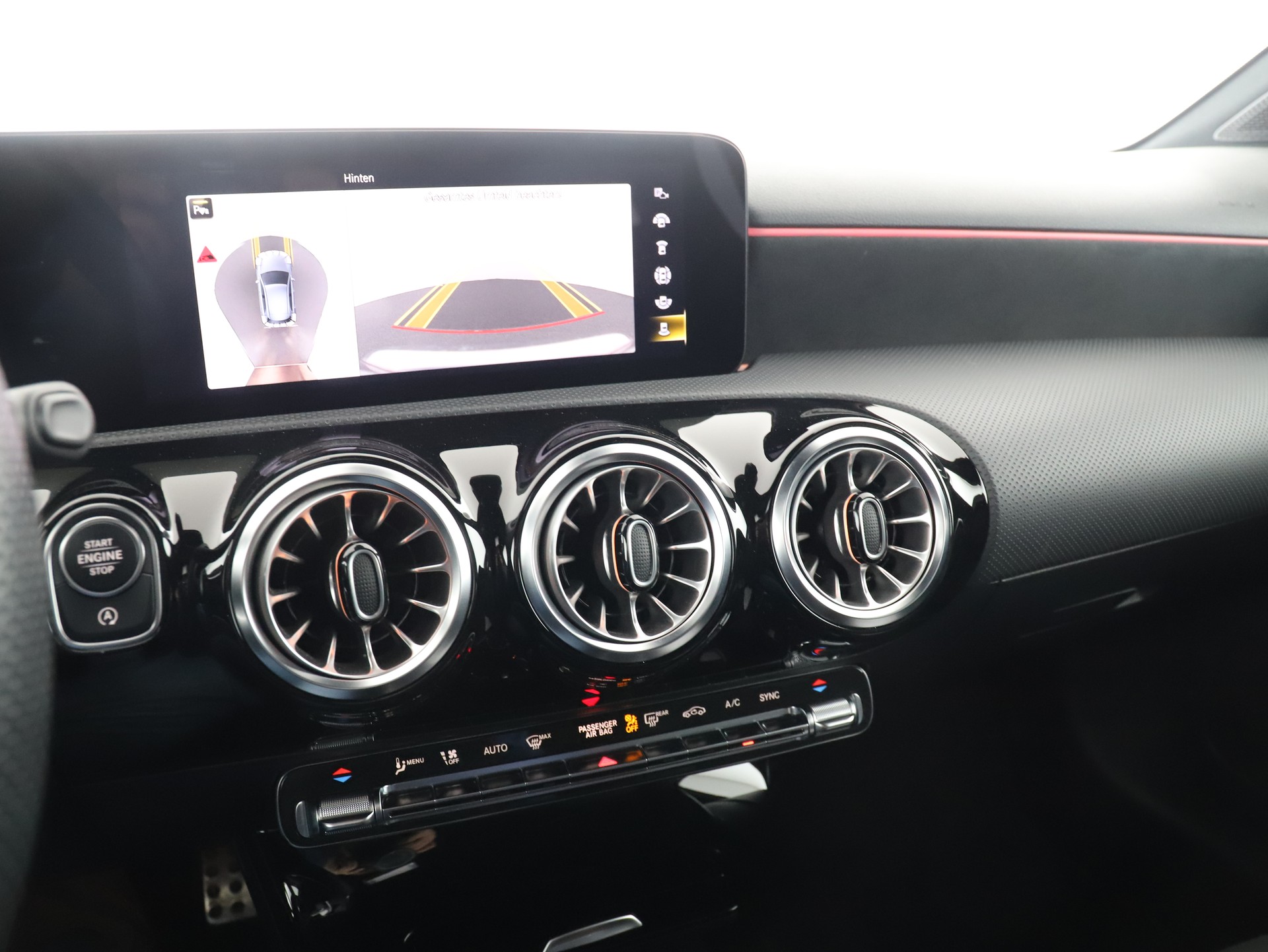 MERCEDES-BENZ A 200 AMG Line-image-15