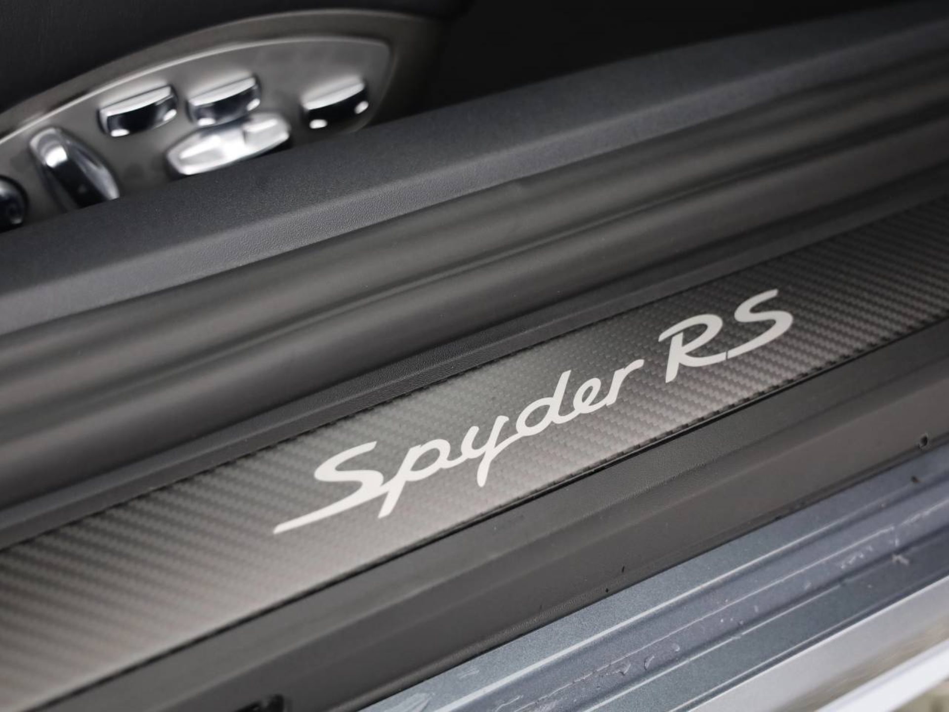 PORSCHE 718 Spyder RS-image-18
