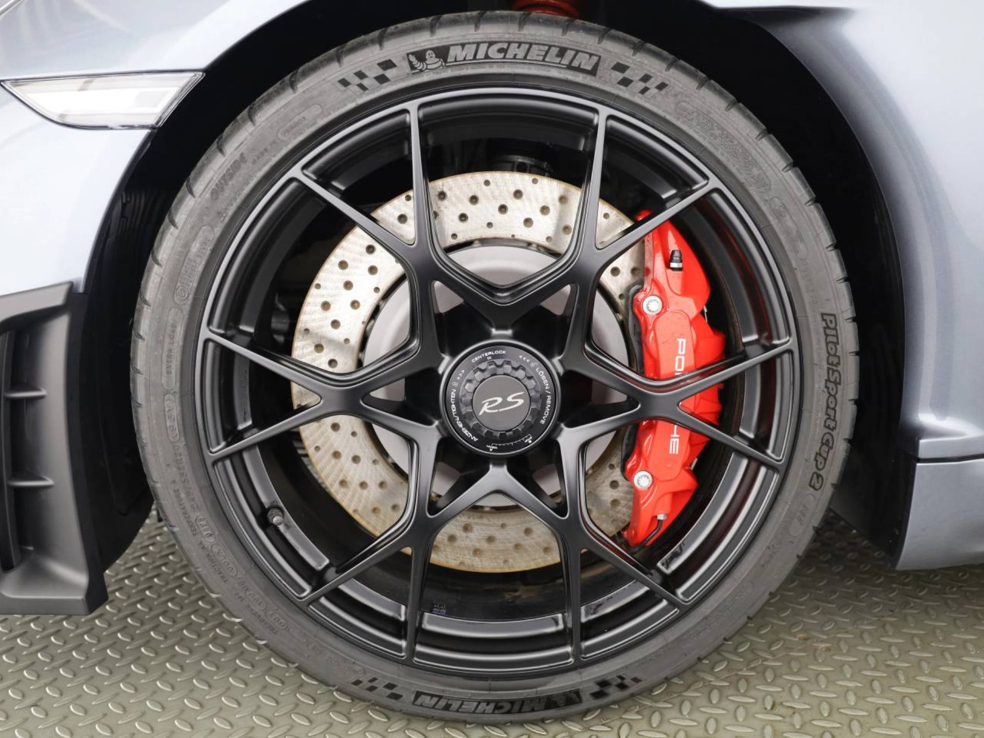 PORSCHE 718 Spyder RS-image-5