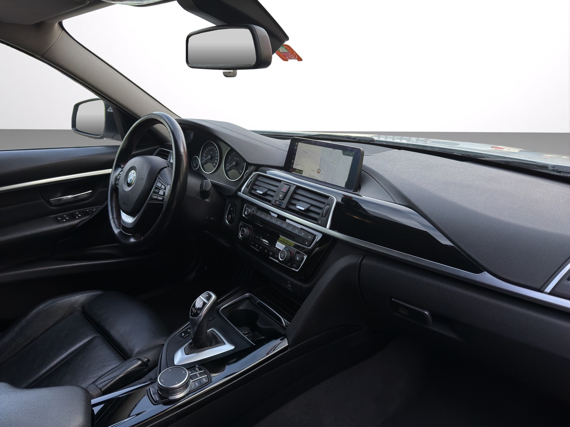 BMW 320d xDrive Edition Sport Line Steptronic-image-13