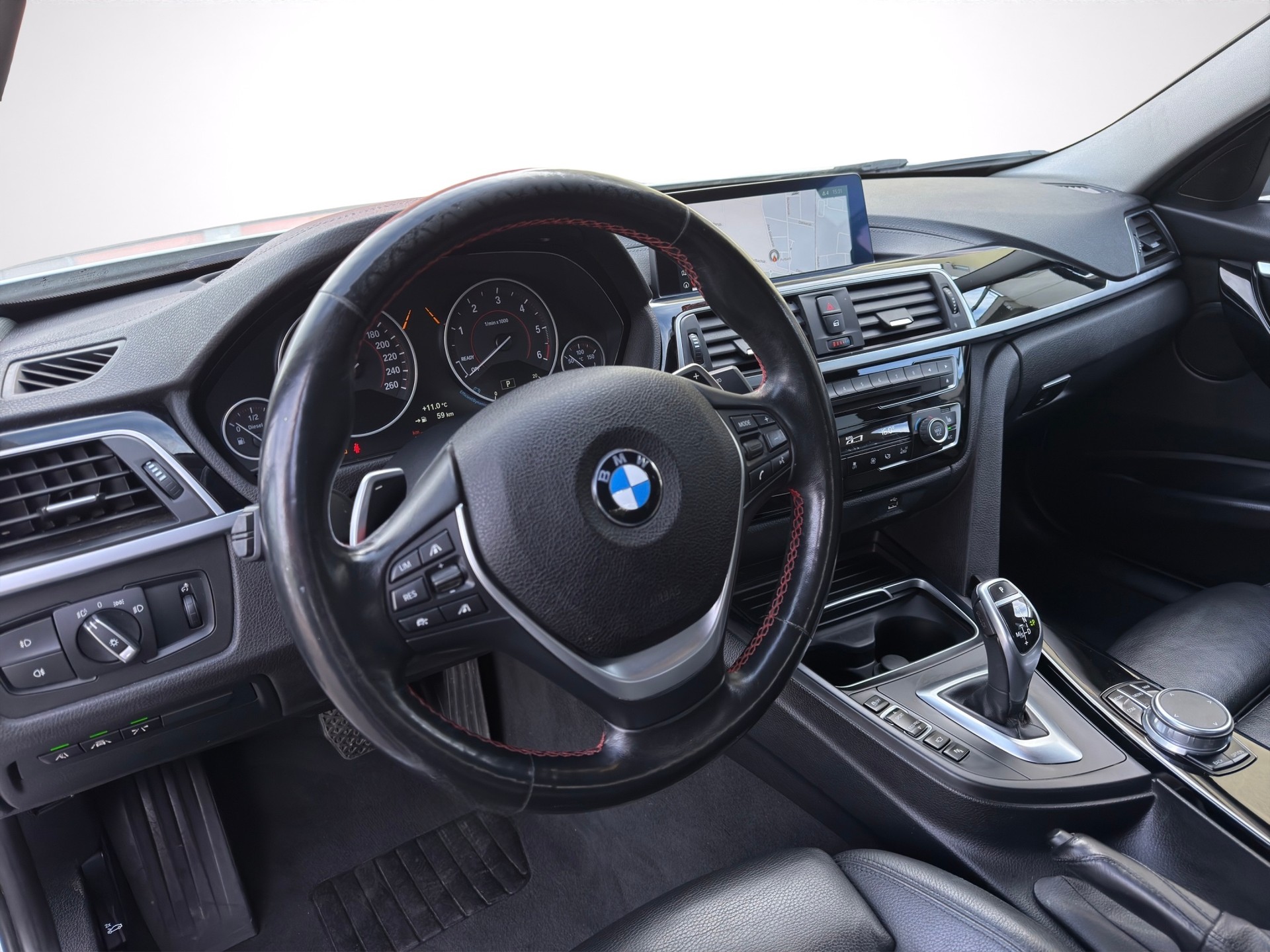 BMW 320d xDrive Edition Sport Line Steptronic-image-10