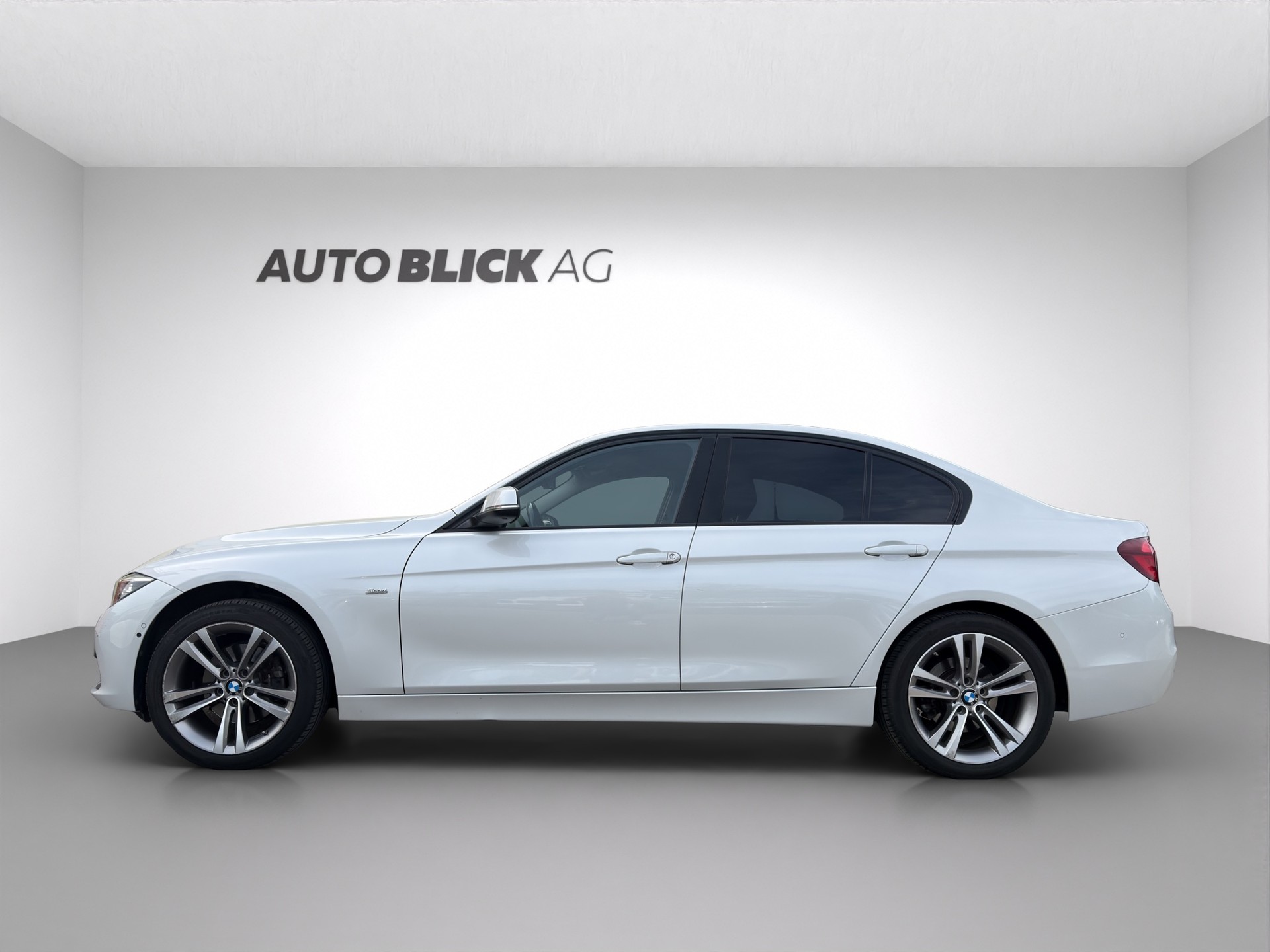BMW 320d xDrive Edition Sport Line Steptronic-image-4