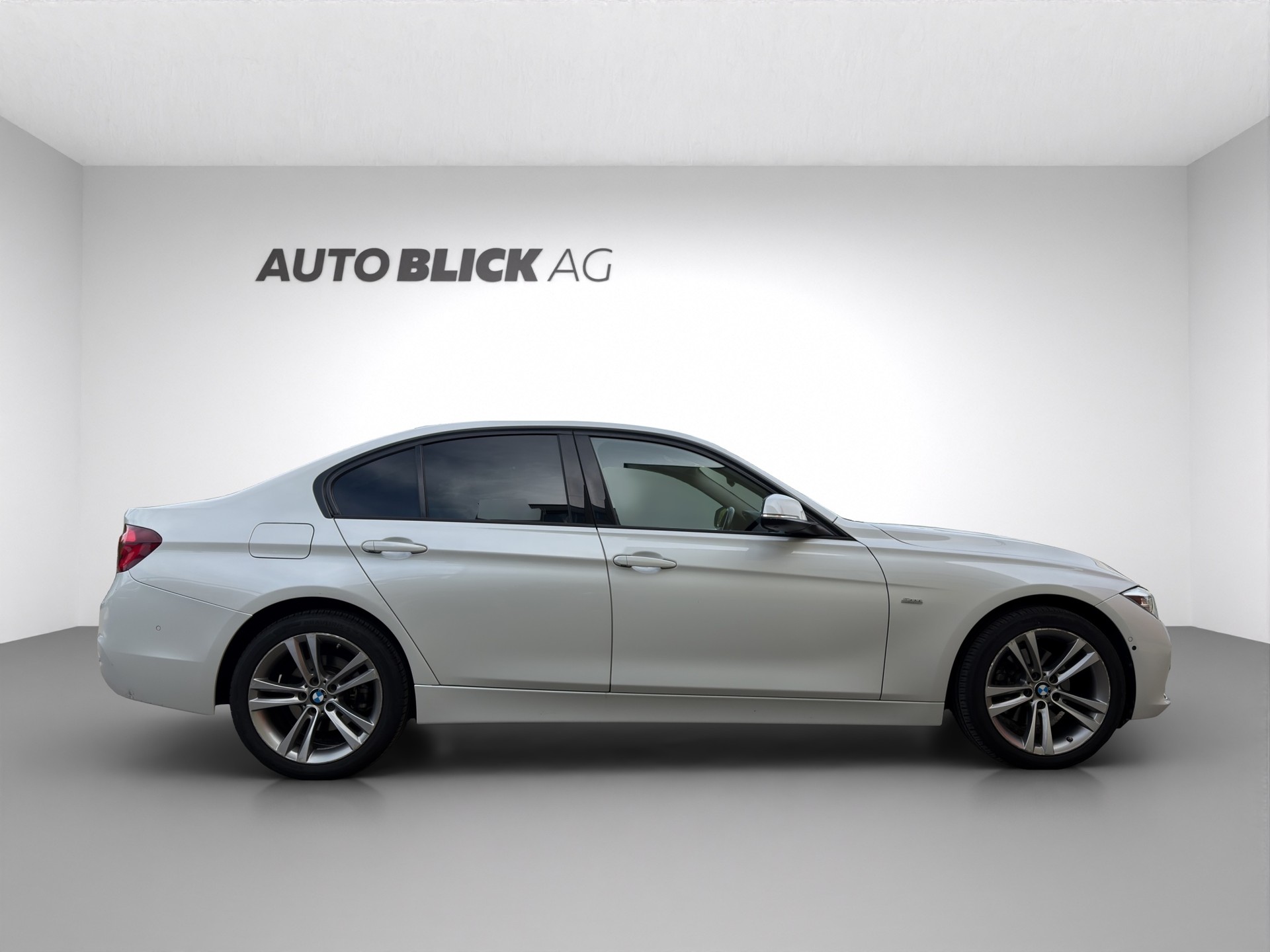 BMW 320d xDrive Edition Sport Line Steptronic-image-3