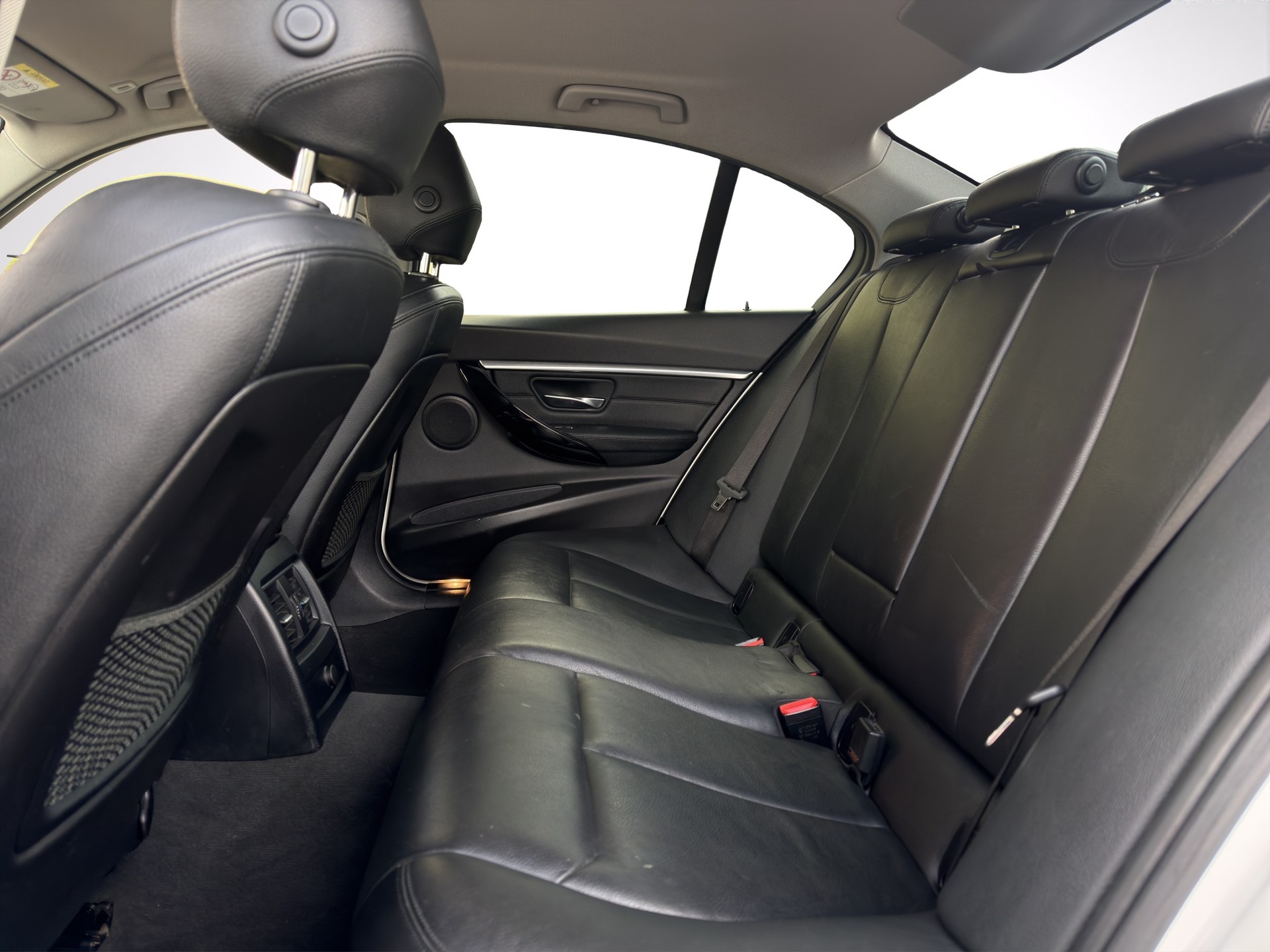 BMW 320d xDrive Edition Sport Line Steptronic-image-14