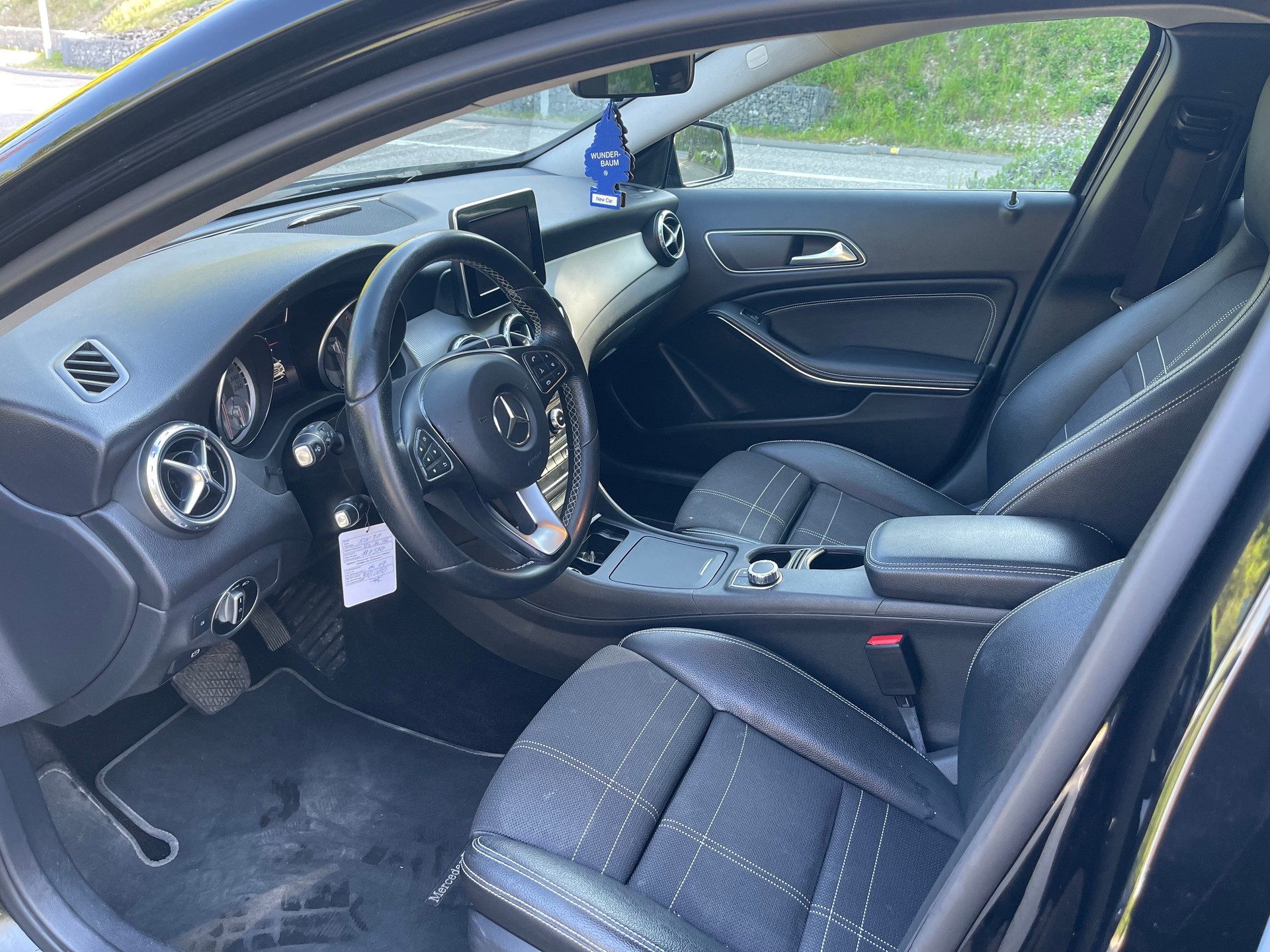 MERCEDES-BENZ GLA 200 Style 7G-DCT-image-8