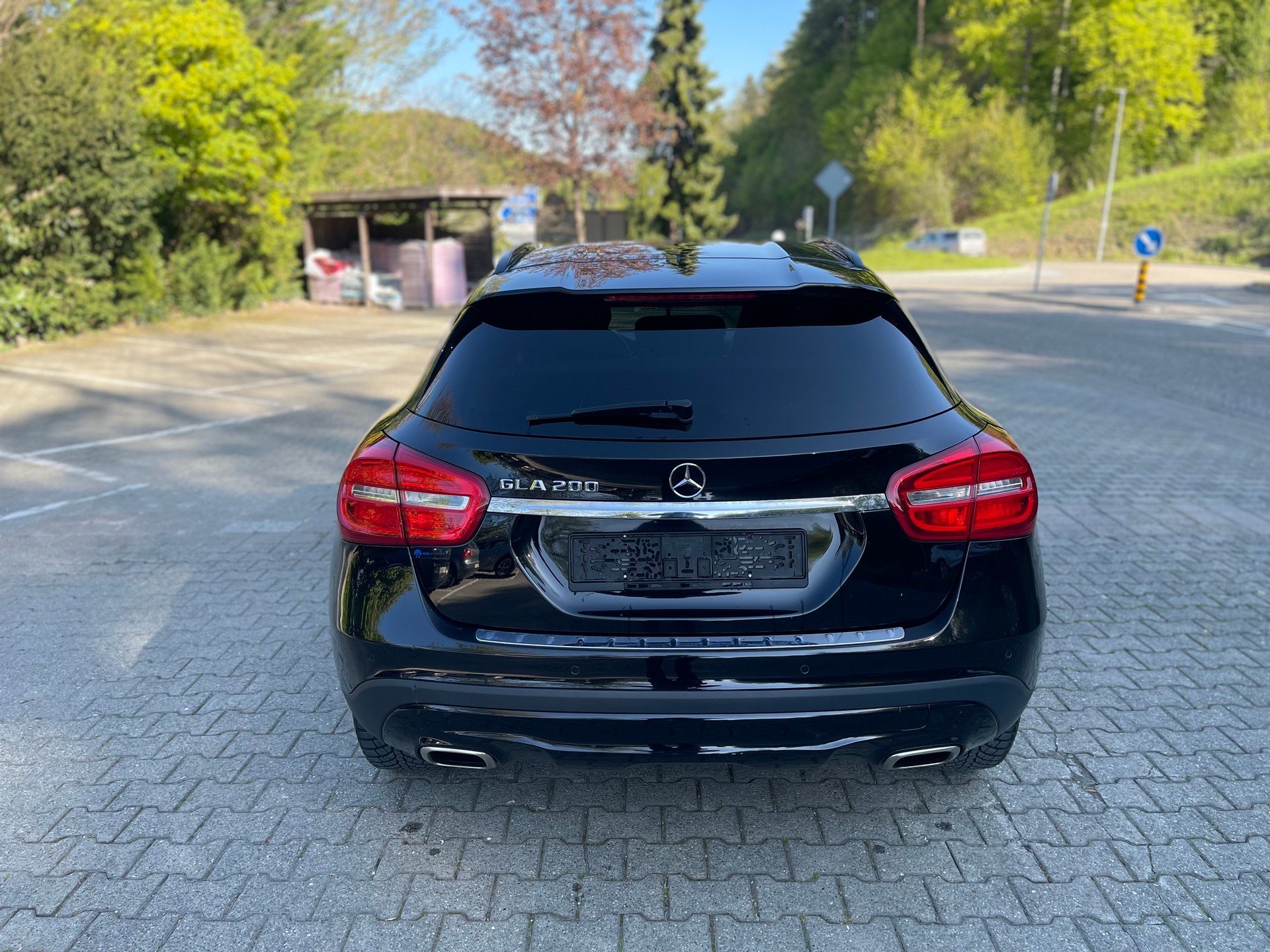 MERCEDES-BENZ GLA 200 Style 7G-DCT-image-6