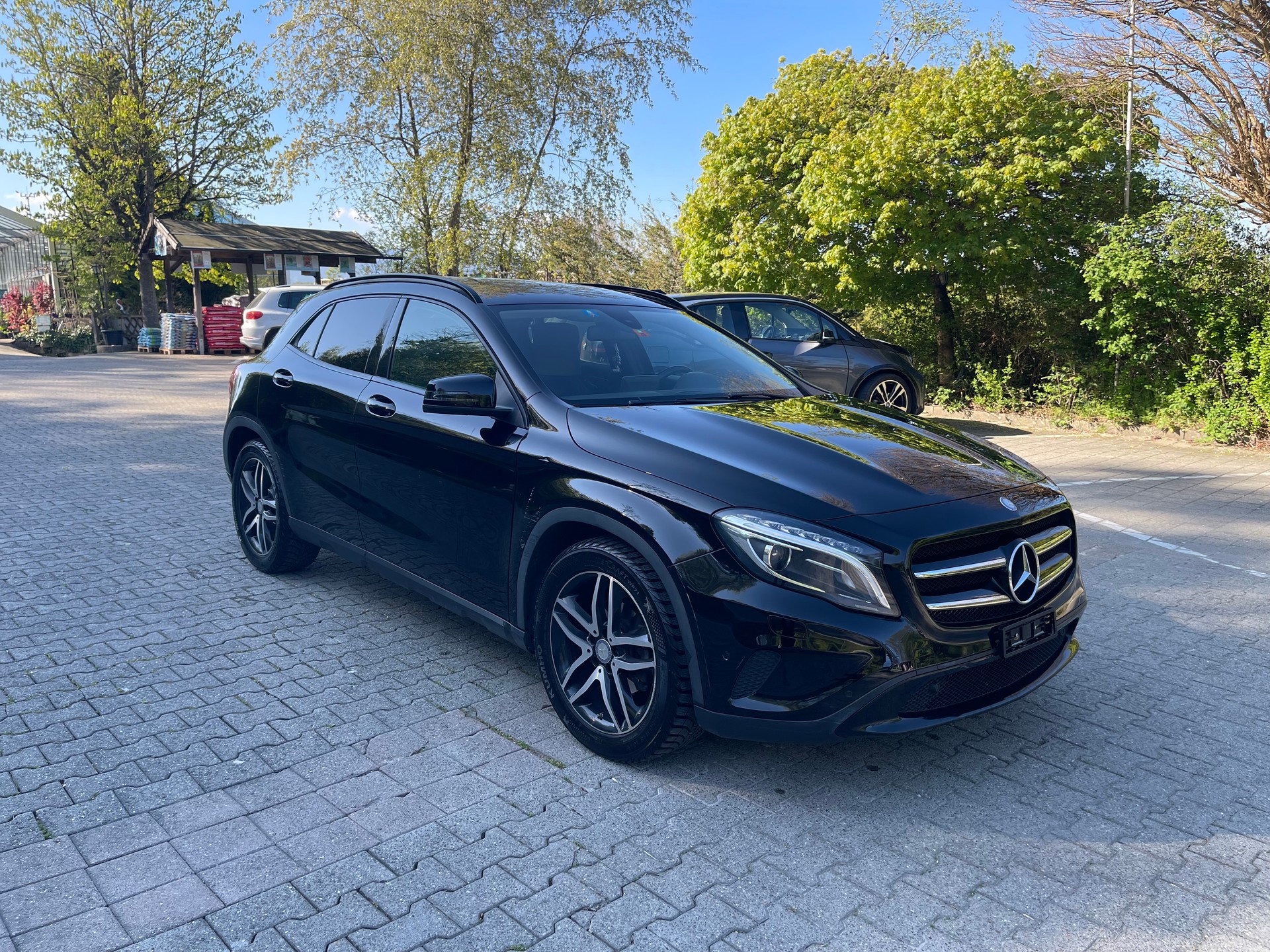 MERCEDES-BENZ GLA 200 Style 7G-DCT-image-2