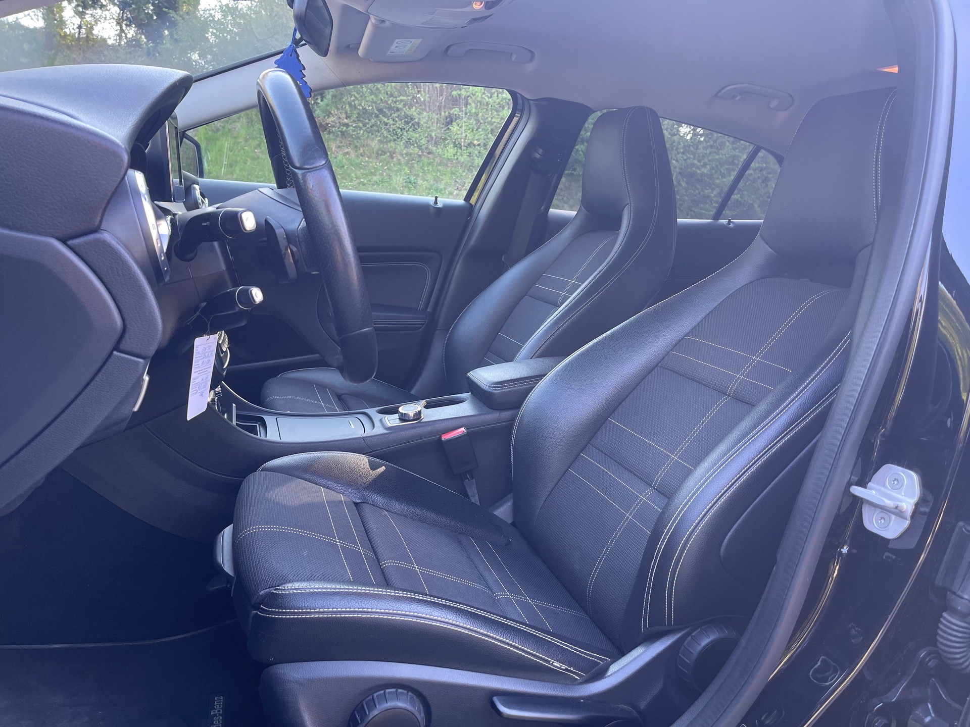 MERCEDES-BENZ GLA 200 Style 7G-DCT-image-10