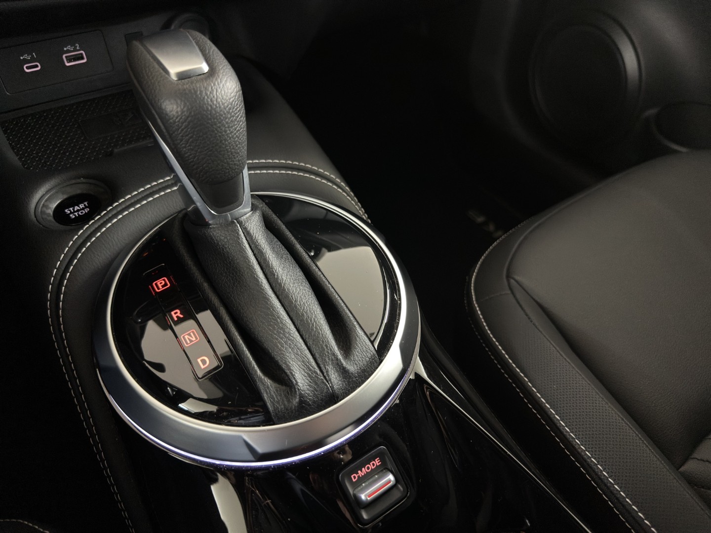 NISSAN Juke 1.6 FHEV Tekna-image-17