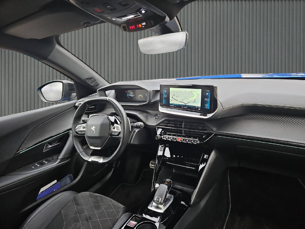 PEUGEOT 2008 1.2 PureTech 130 GT Pack-image-15