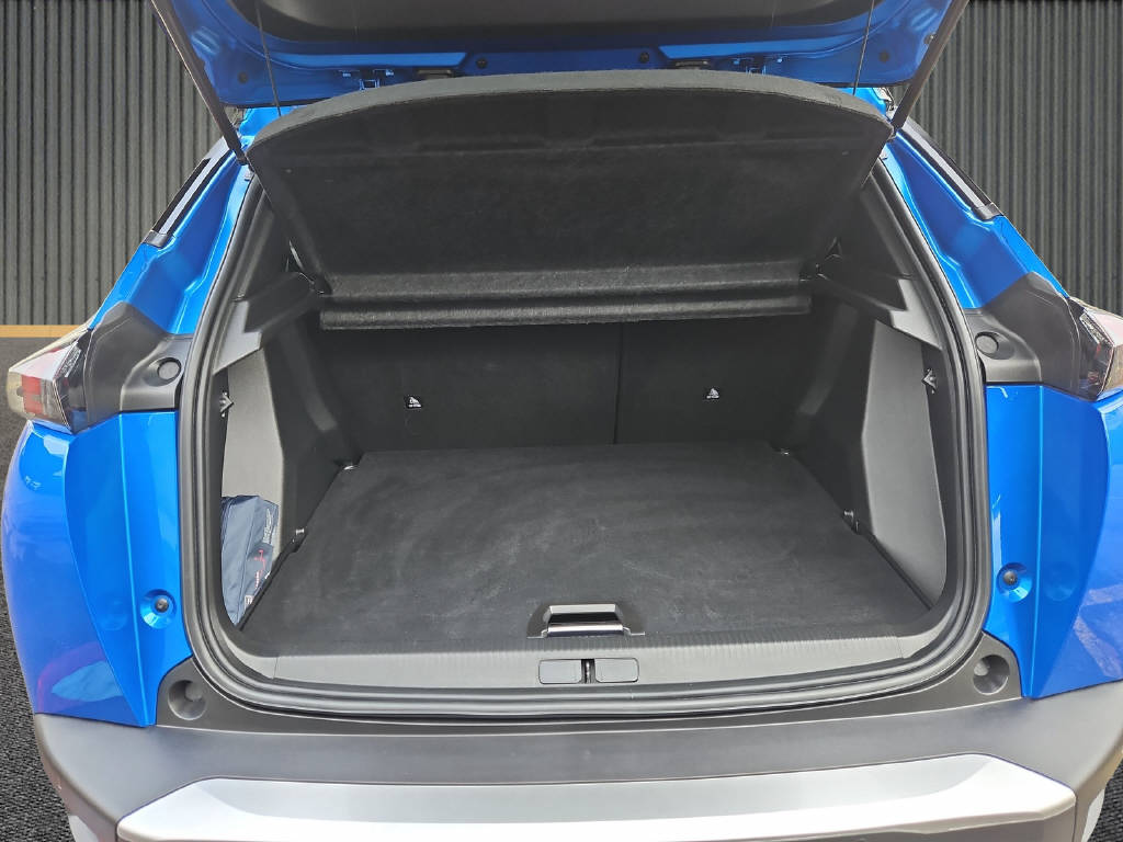 PEUGEOT 2008 1.2 PureTech 130 GT Pack-image-9