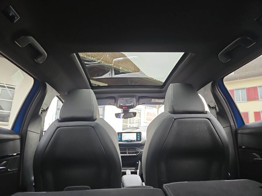 PEUGEOT 2008 1.2 PureTech 130 GT Pack-image-11