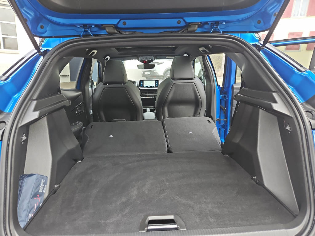 PEUGEOT 2008 1.2 PureTech 130 GT Pack-image-10
