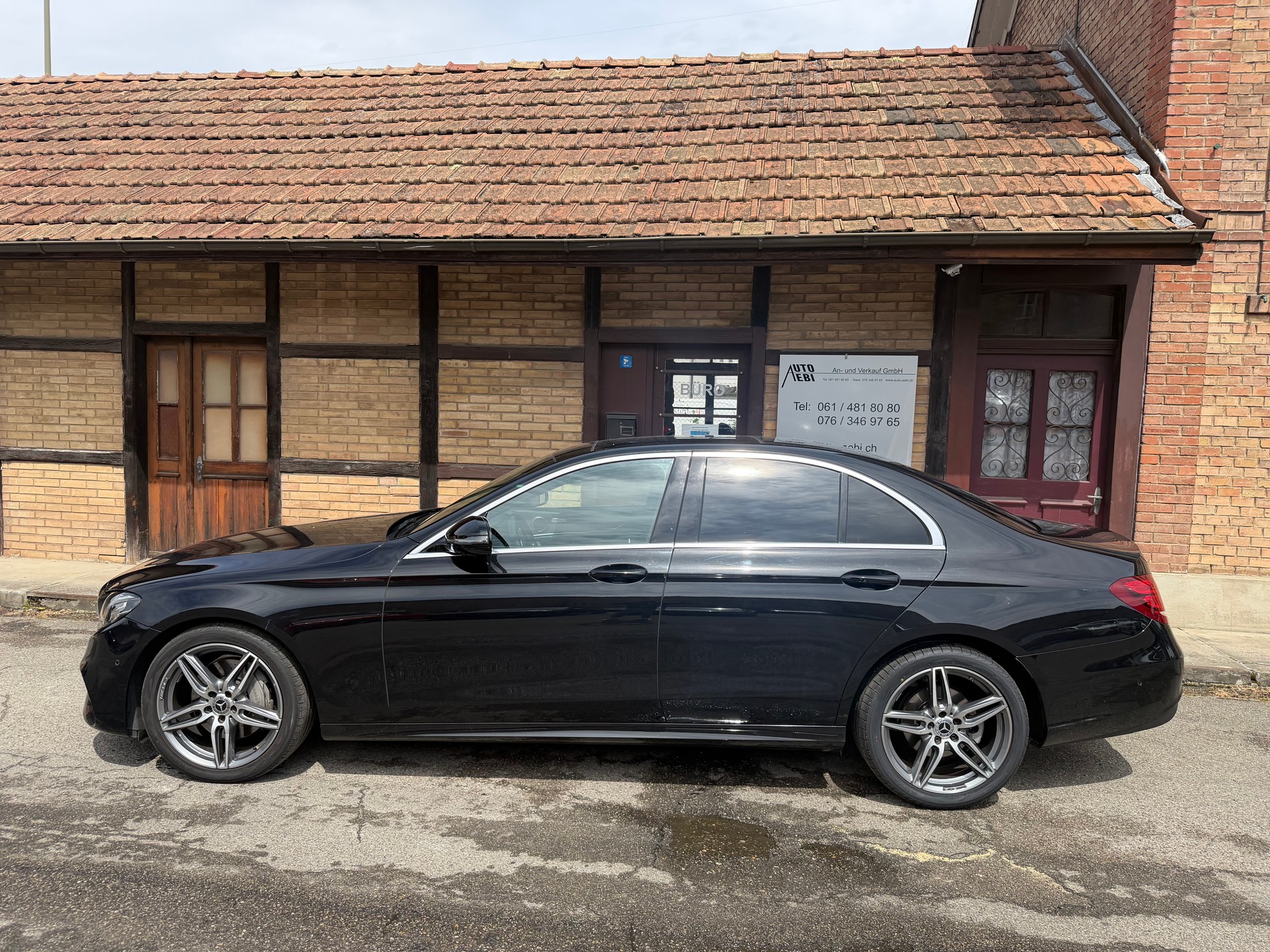 MERCEDES-BENZ E 220 d AMG Line 9G-Tronic-image-3
