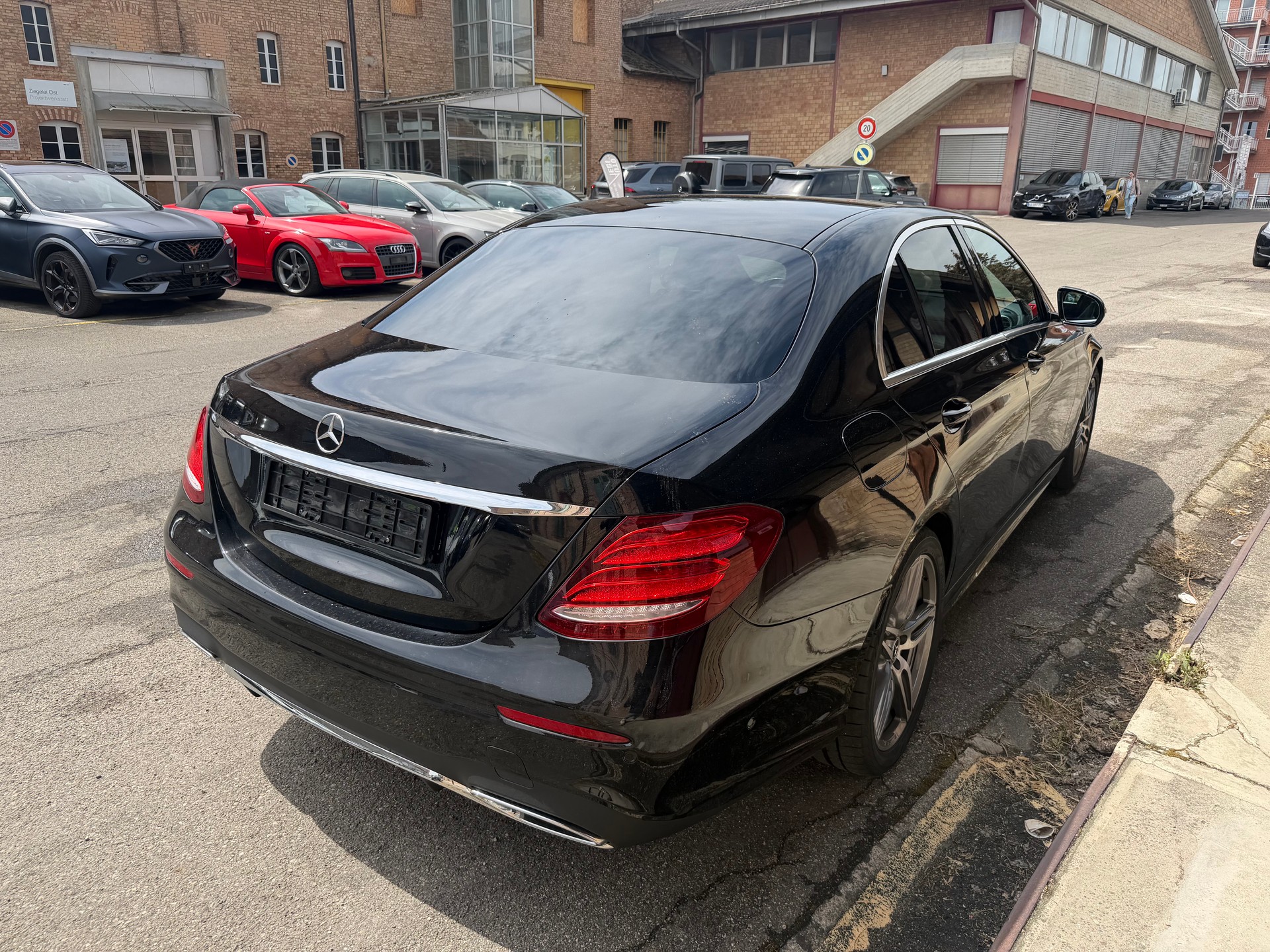 MERCEDES-BENZ E 220 d AMG Line 9G-Tronic-image-5