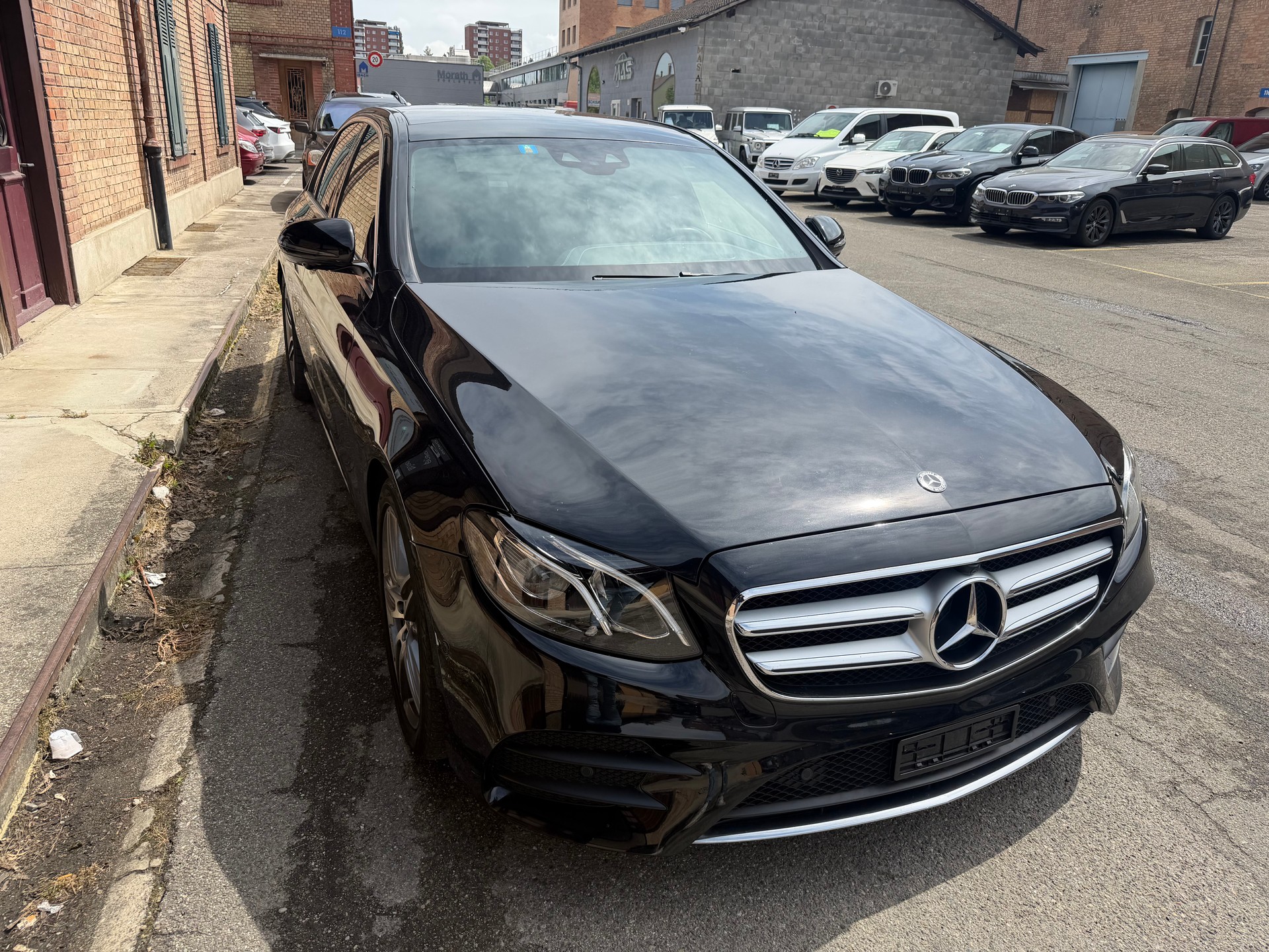 MERCEDES-BENZ E 220 d AMG Line 9G-Tronic-image-6