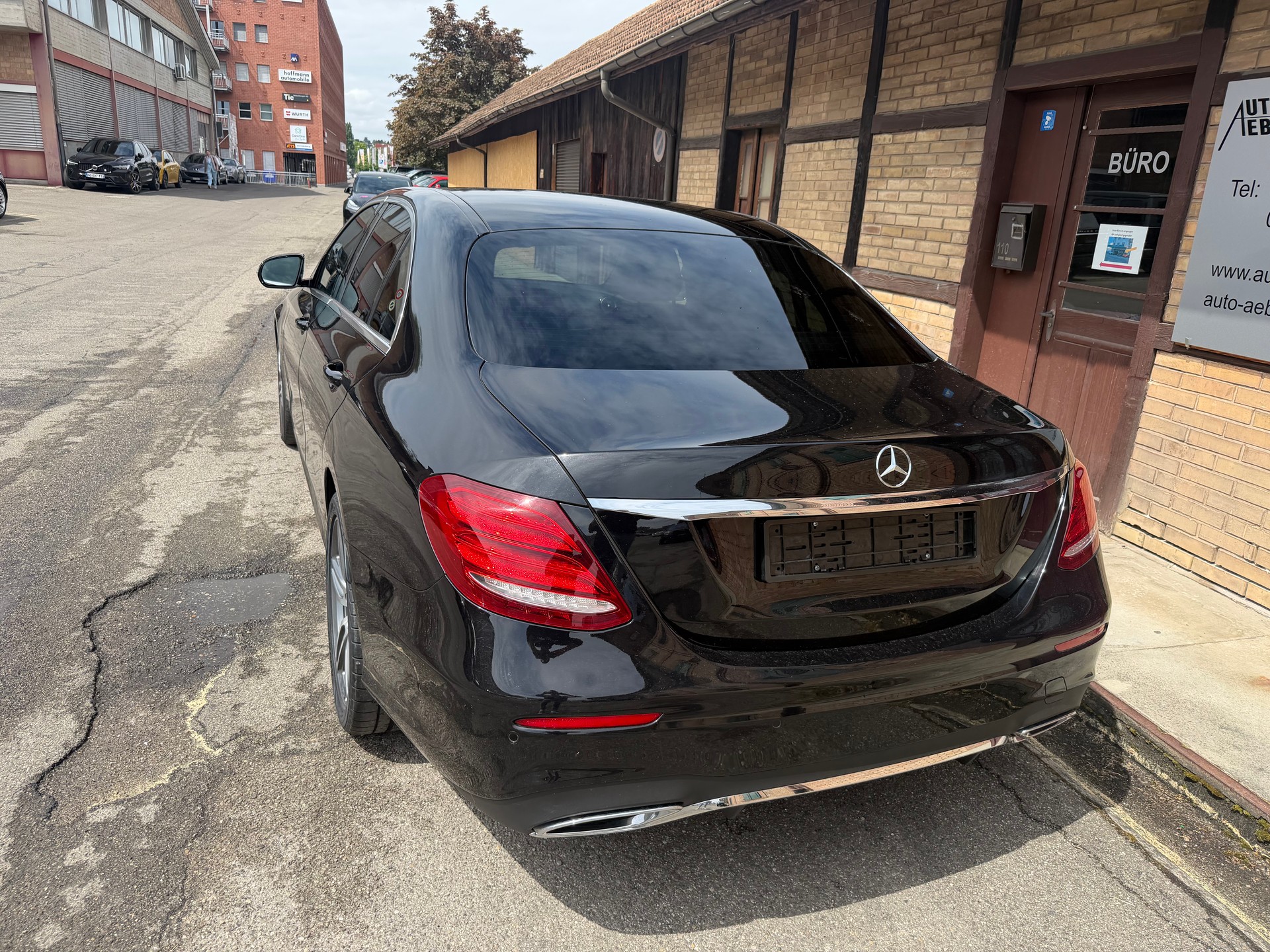 MERCEDES-BENZ E 220 d AMG Line 9G-Tronic-image-4