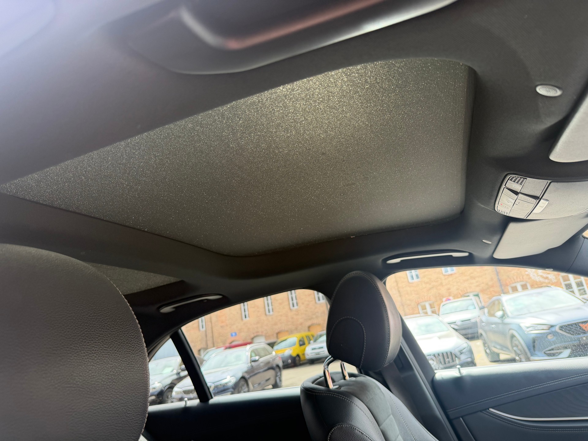 MERCEDES-BENZ E 220 d AMG Line 9G-Tronic-image-10