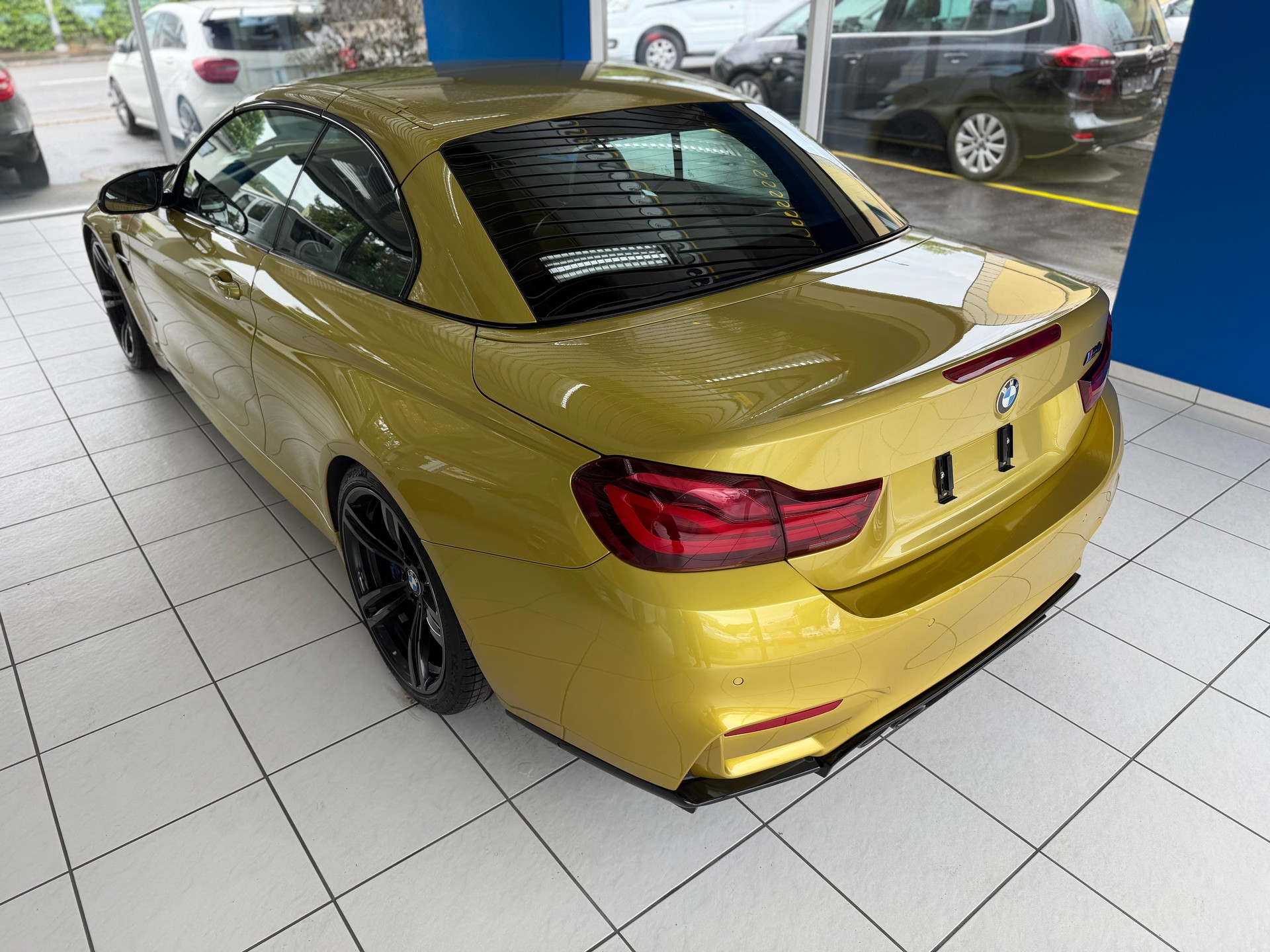 BMW M4 Cabriolet Drivelogic M Competition-image-6