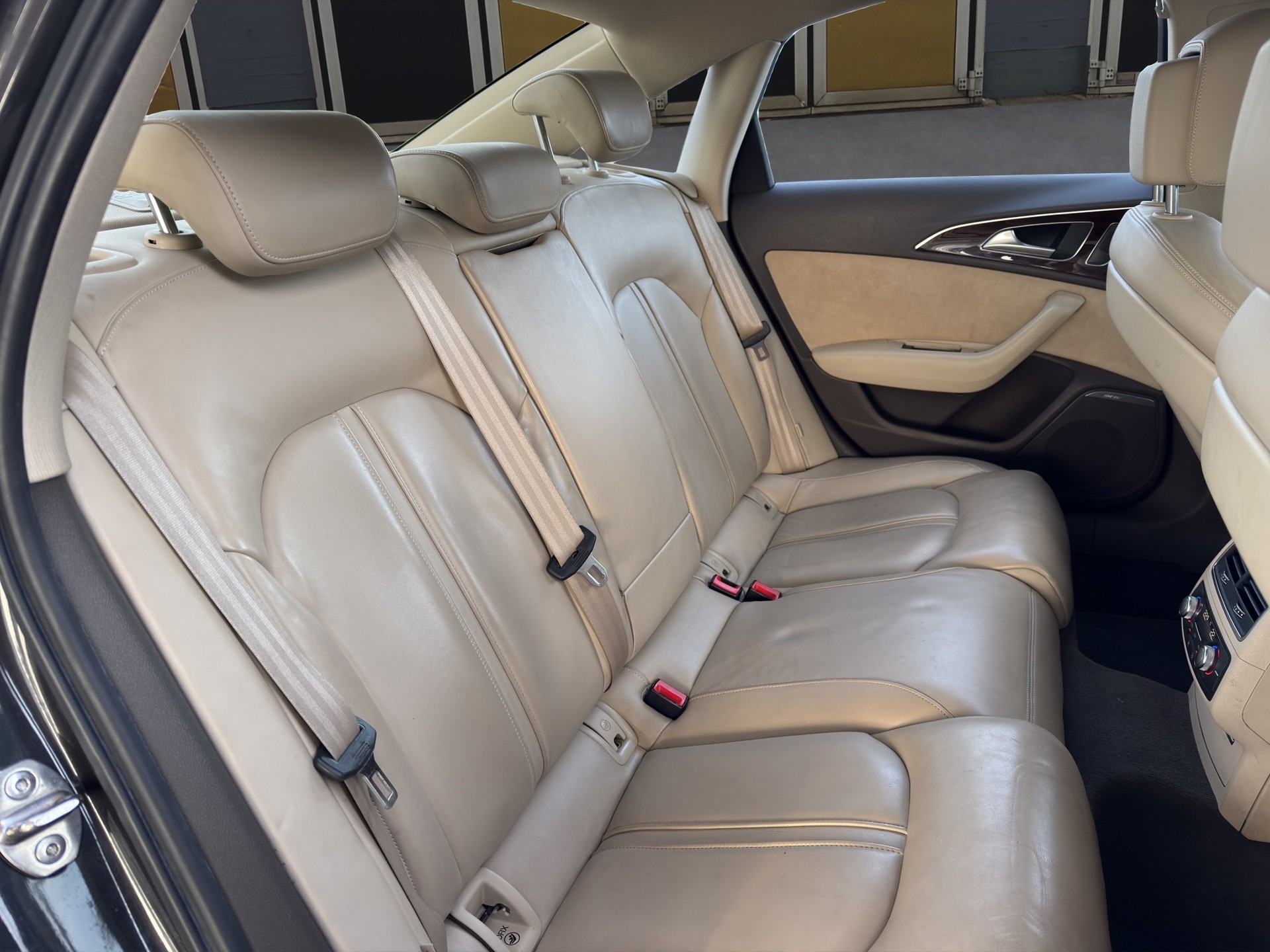 AUDI A6 3.0 V6 TDI 320 quattro-image-13