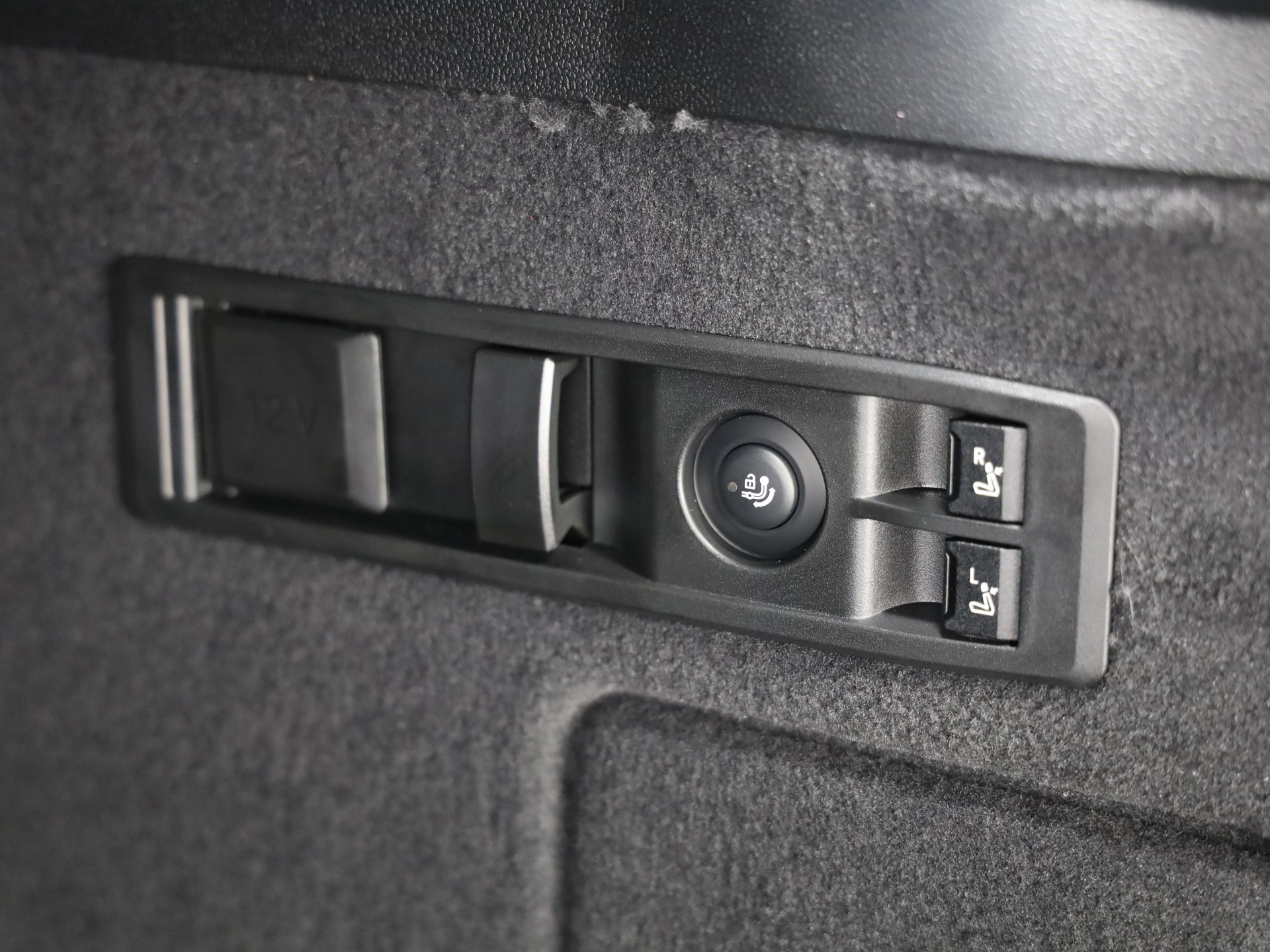 BMW iX xDrive60-image-8