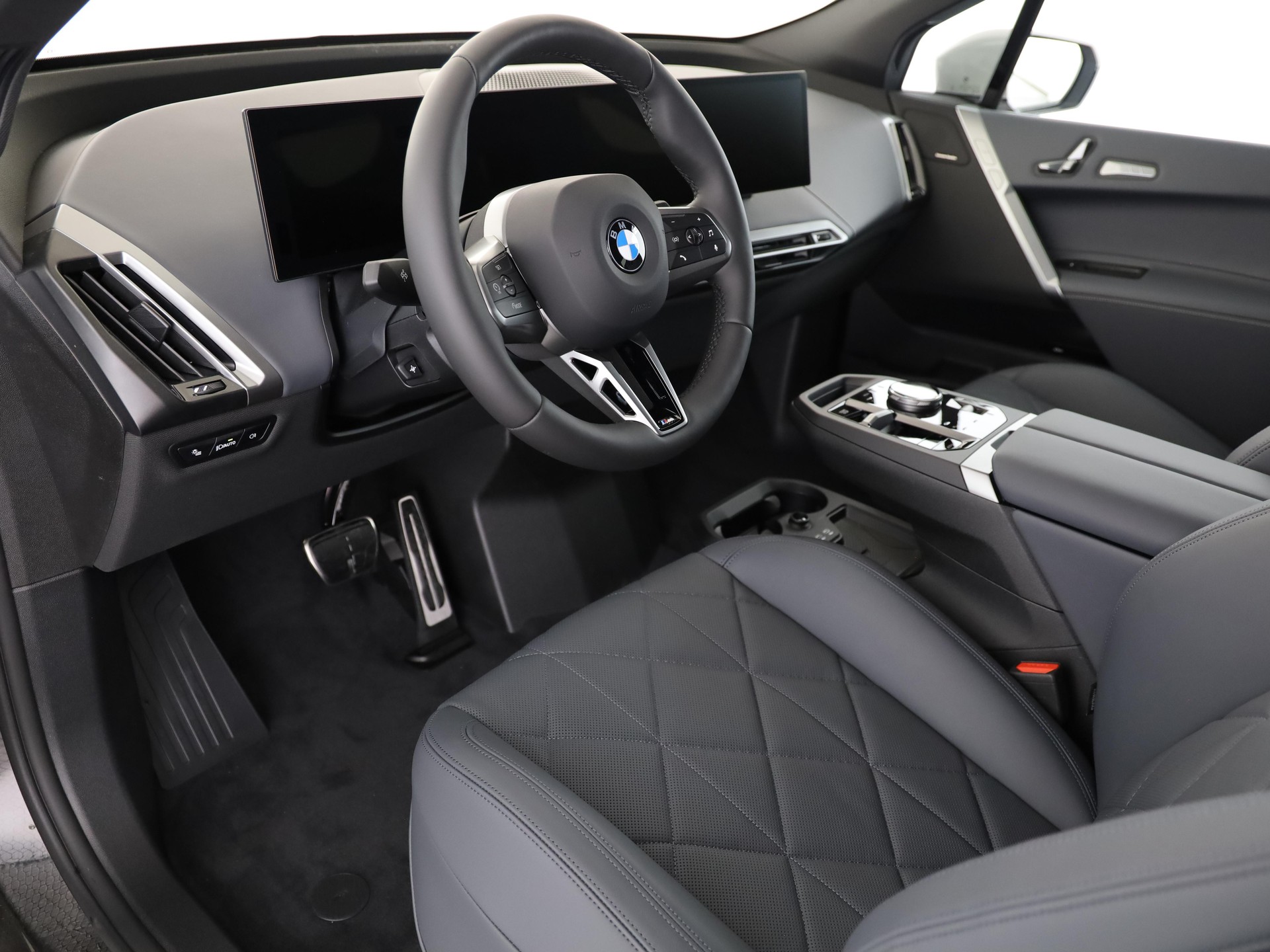 BMW iX xDrive60-image-13