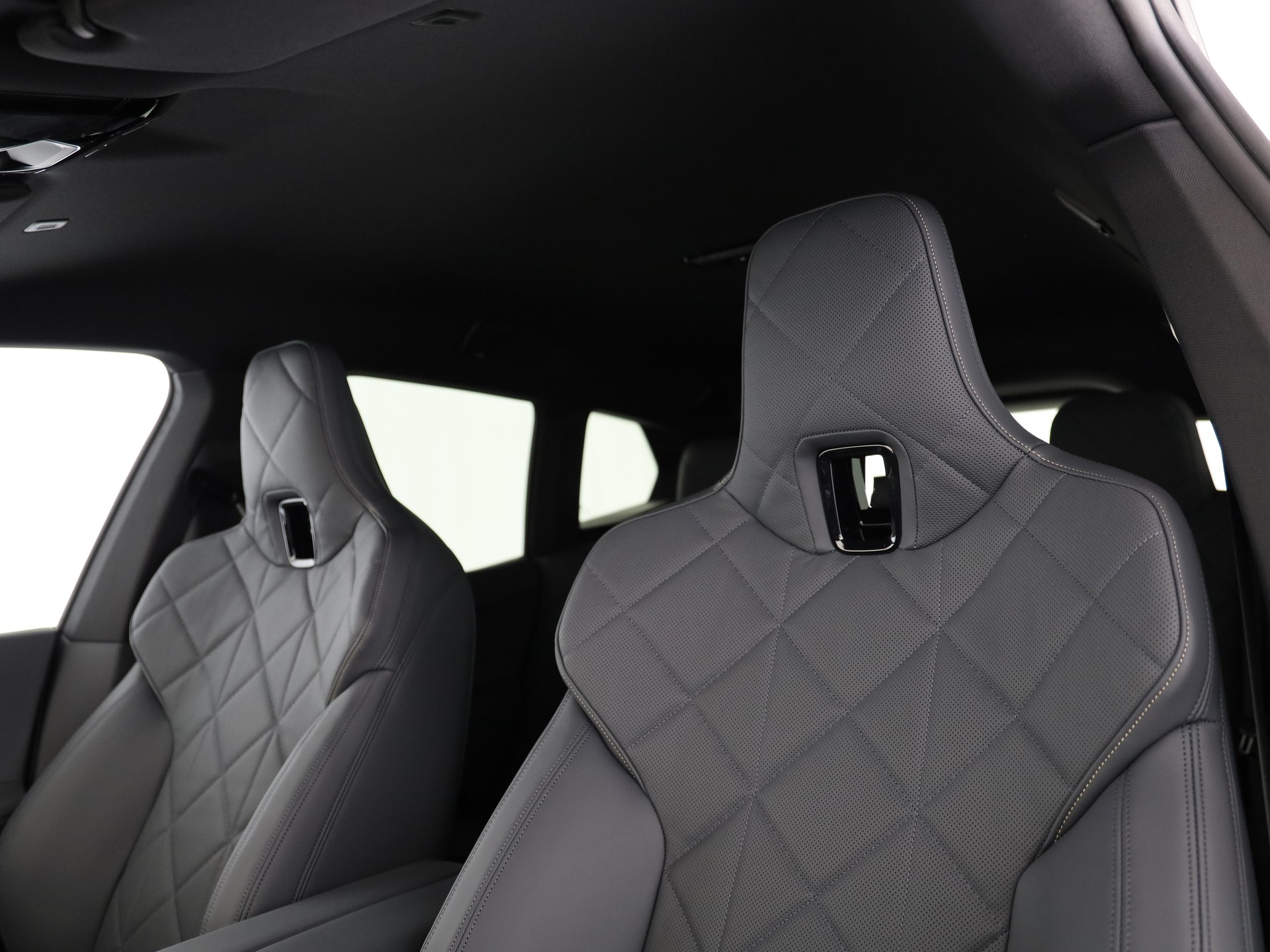 BMW iX xDrive60-image-12
